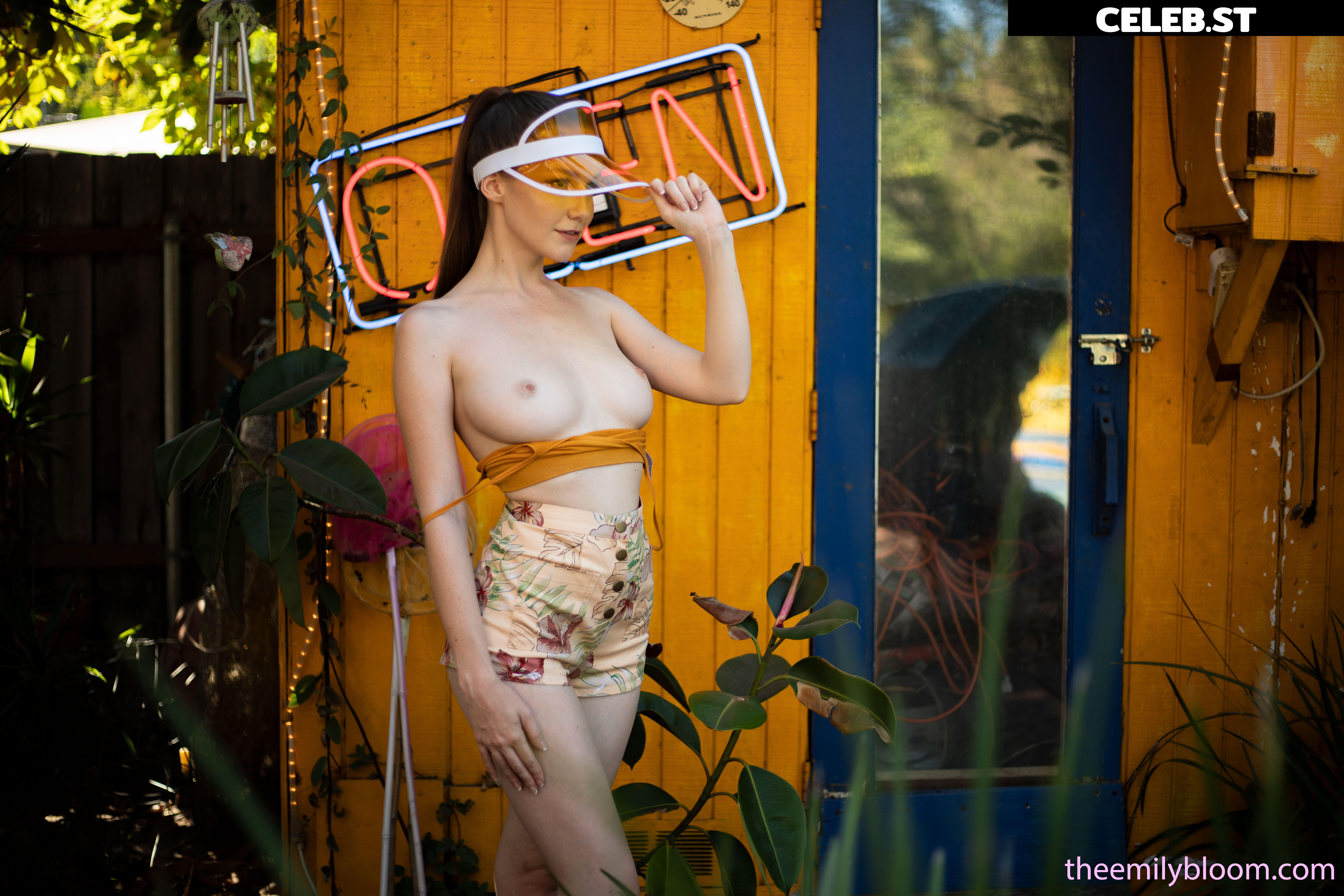 Emily Bloom Image 24622400