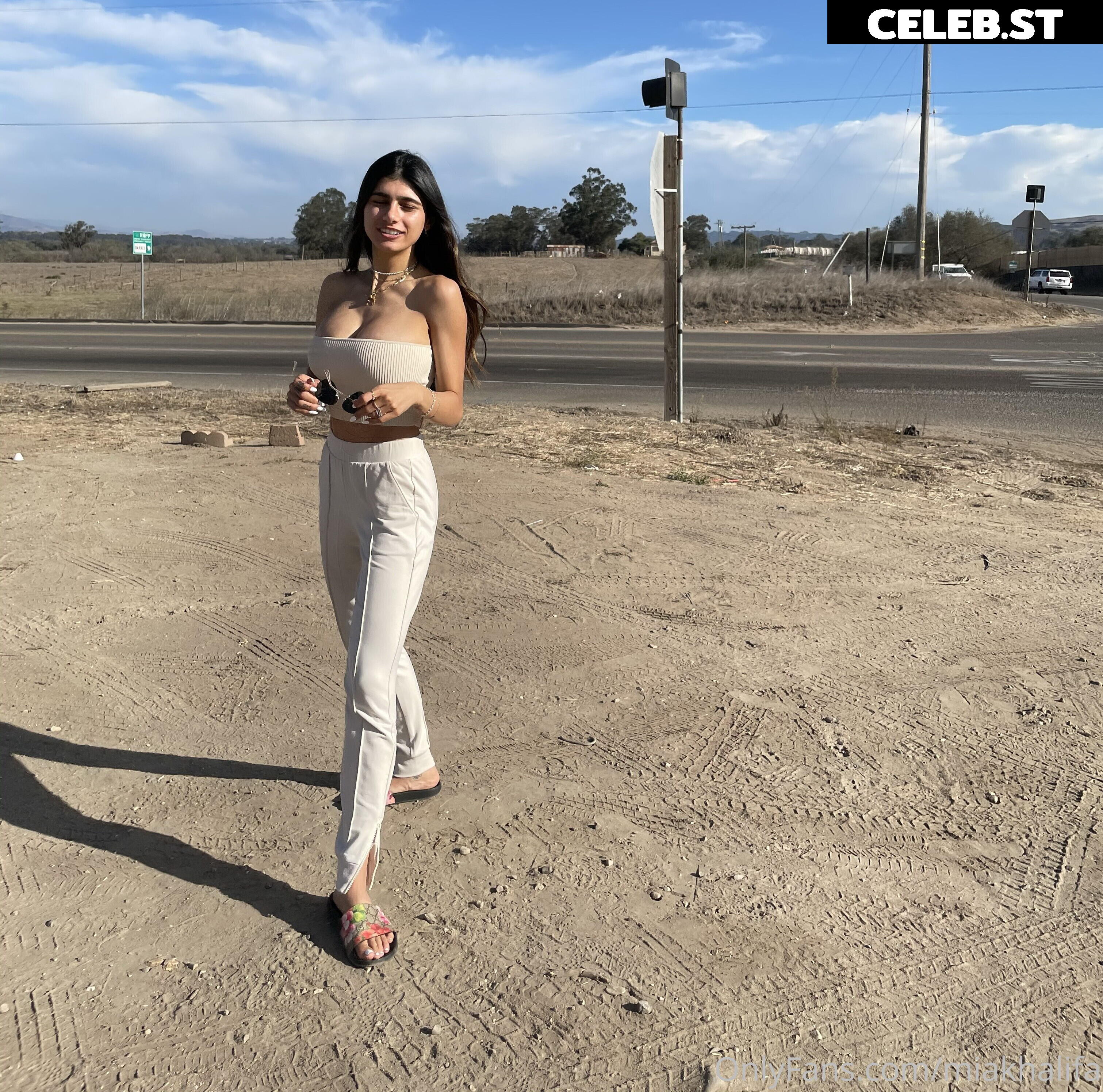 Mia Khalifa Image 24629773