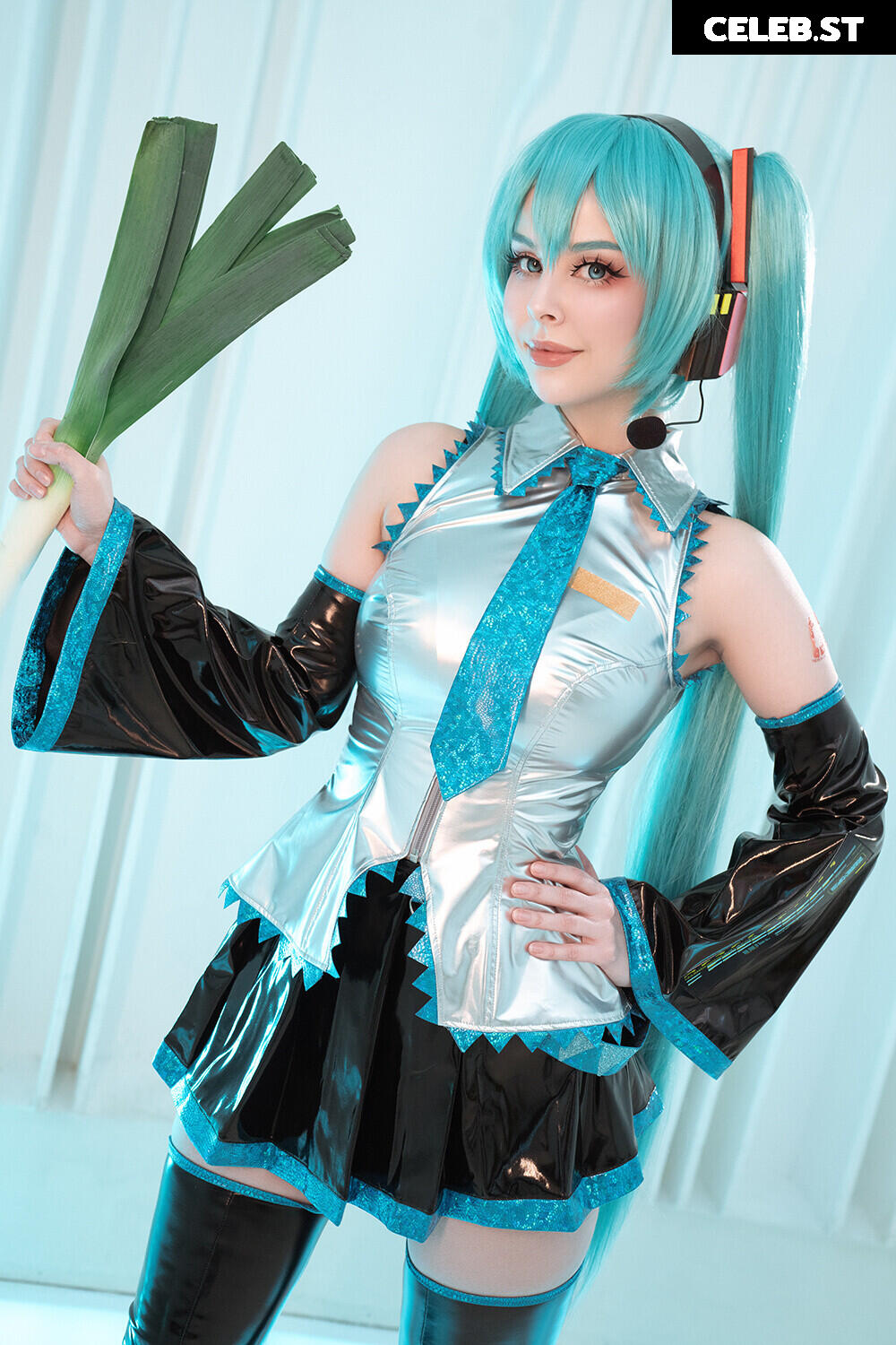 Disharmonica / Helly Valentine Image 24608079