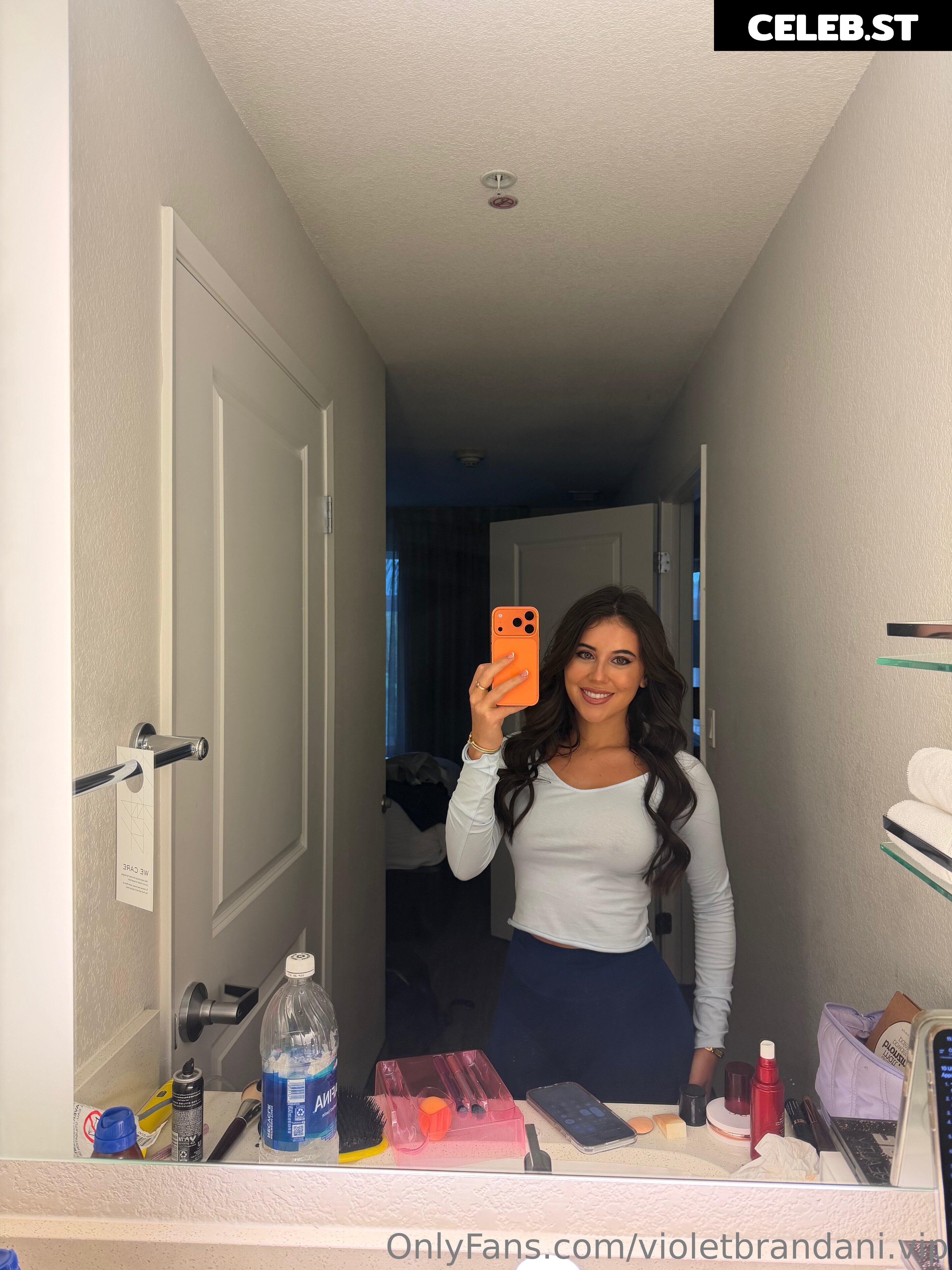 Violet Summers / Violet Brandani Image 24564304