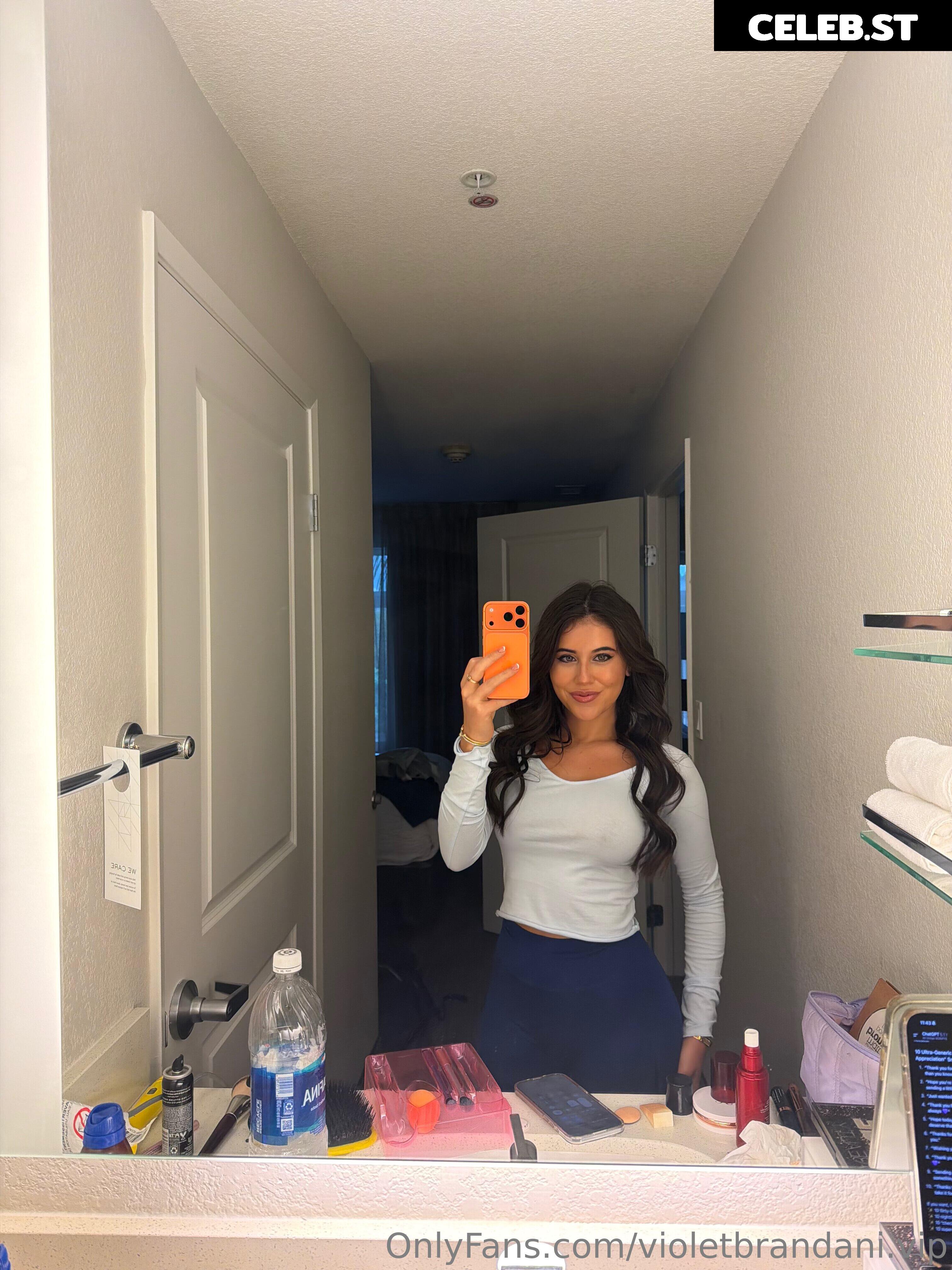 Violet Summers / Violet Brandani Image 24564295
