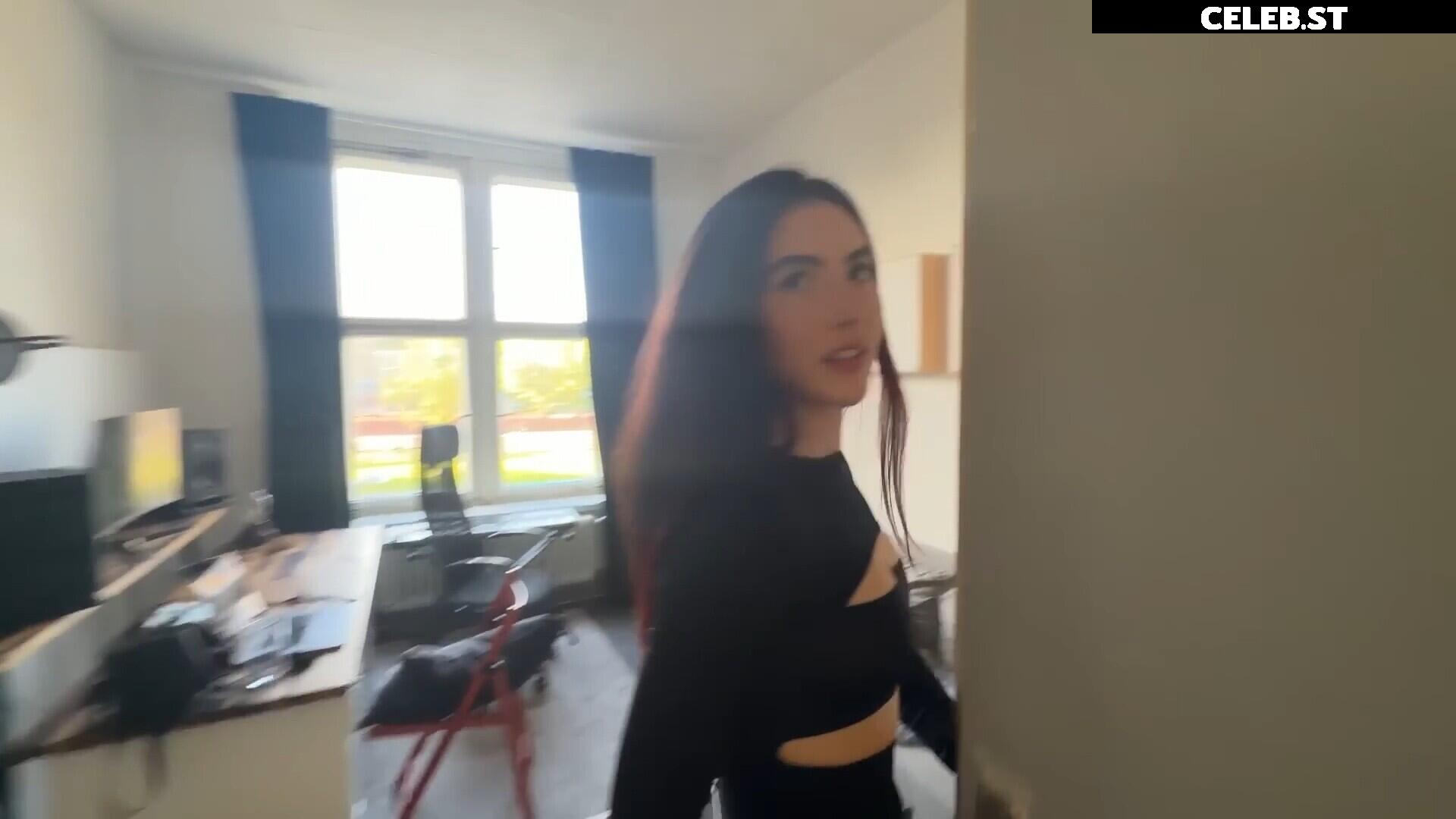 Andrea Botez (leaks = ban) Image 24572835