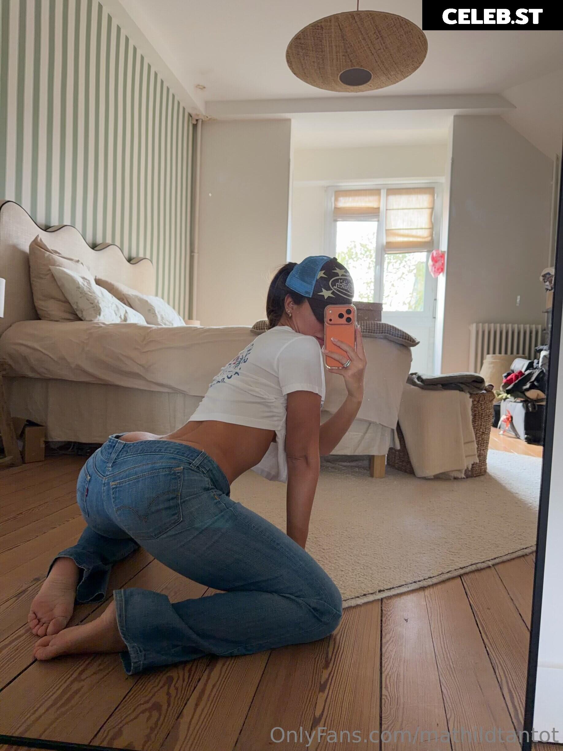 Tantot Twins - Pauline (@popstantot) &amp; Mathilde (@mathildtantot) Image 24585836