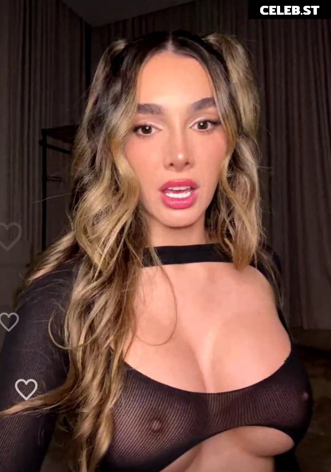 Lyna Perez Image 24589089