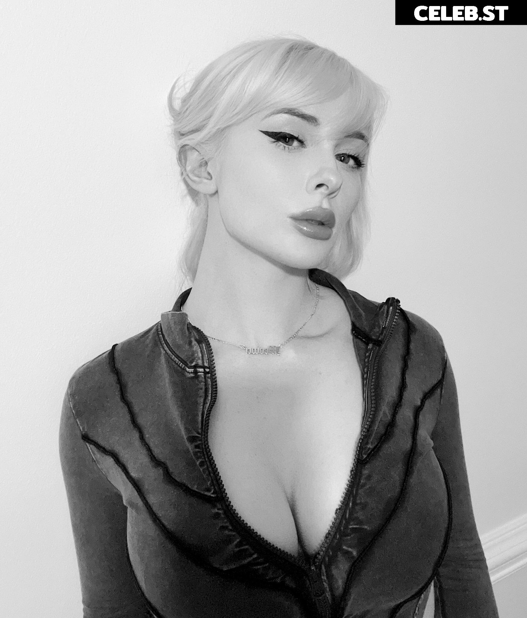 Jenna Lynn Meowri Image 24470793