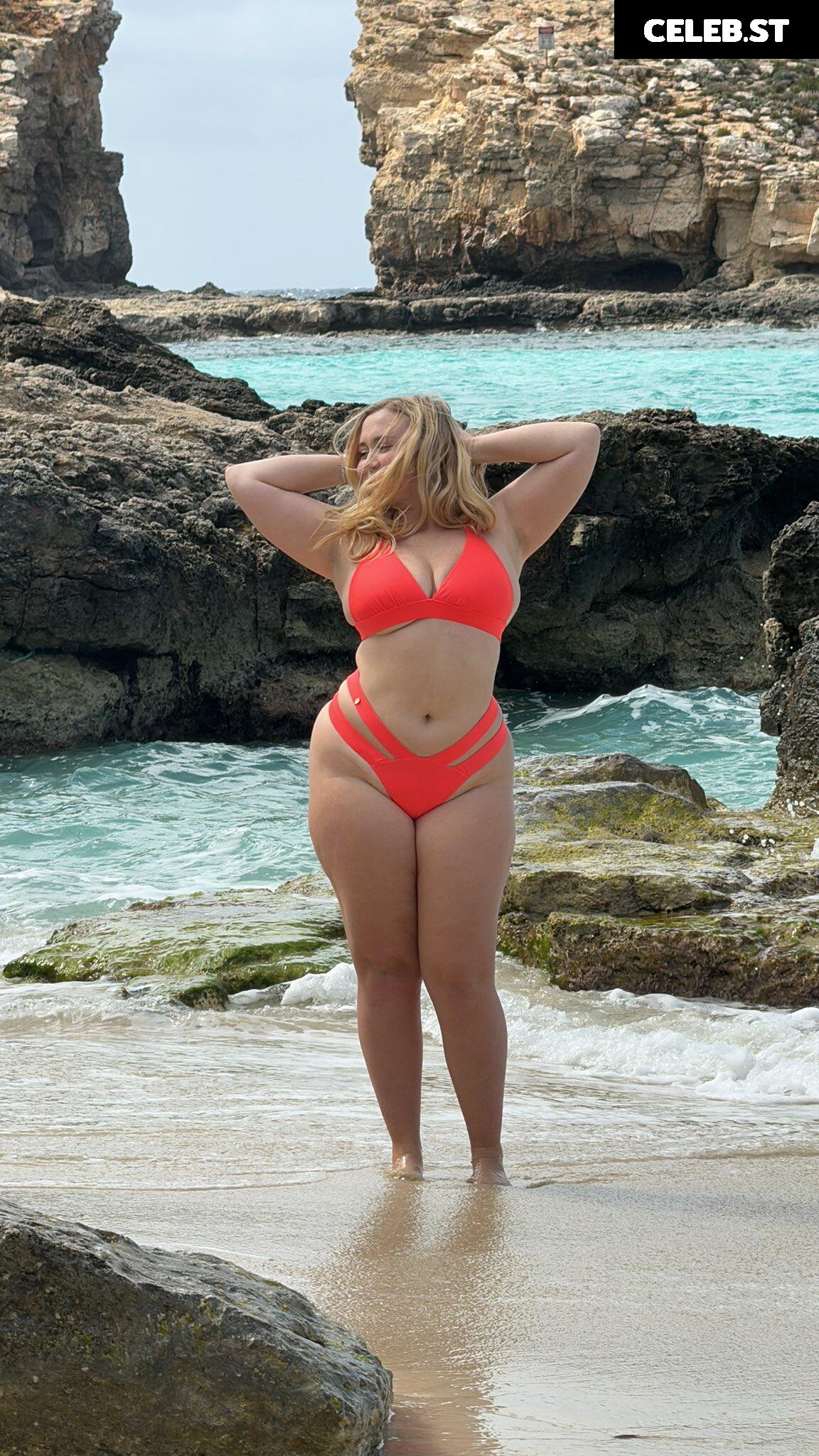 Niki Peacock Image 24444873