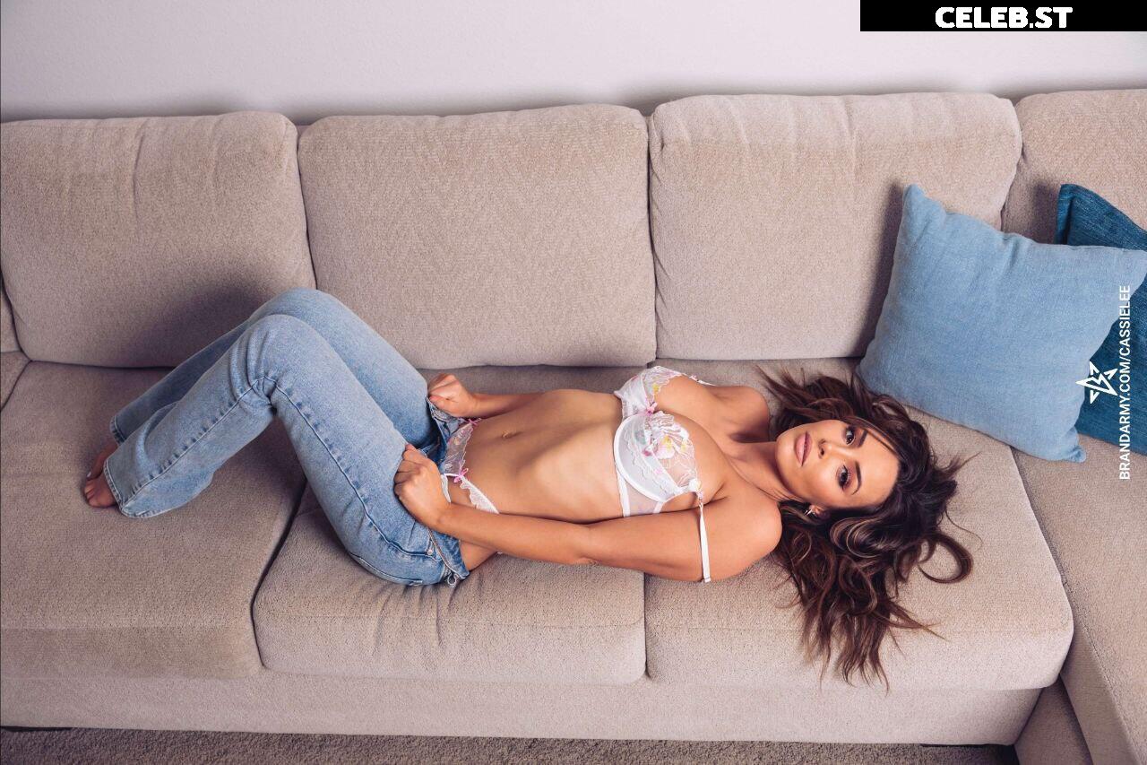 Cassie Lee/Jess McKay (Peyton Royce/Billie Kay) Image 24425983