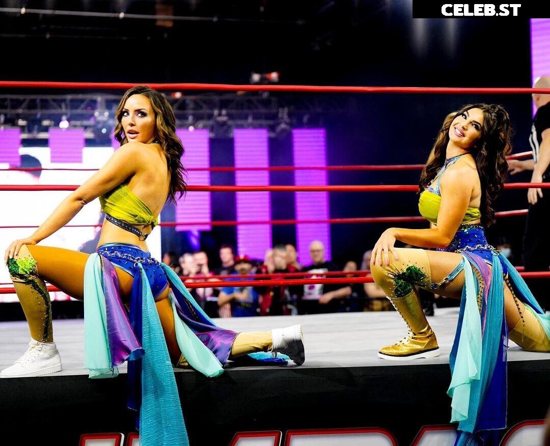 Cassie Lee/Jess McKay (Peyton Royce/Billie Kay) Image 24425483