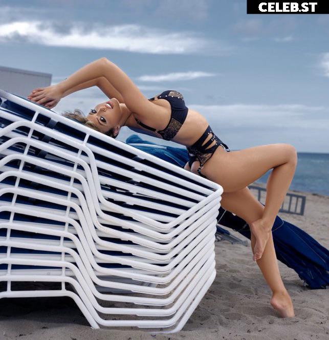 Cassie Lee/Jess McKay (Peyton Royce/Billie Kay) Image 24425793