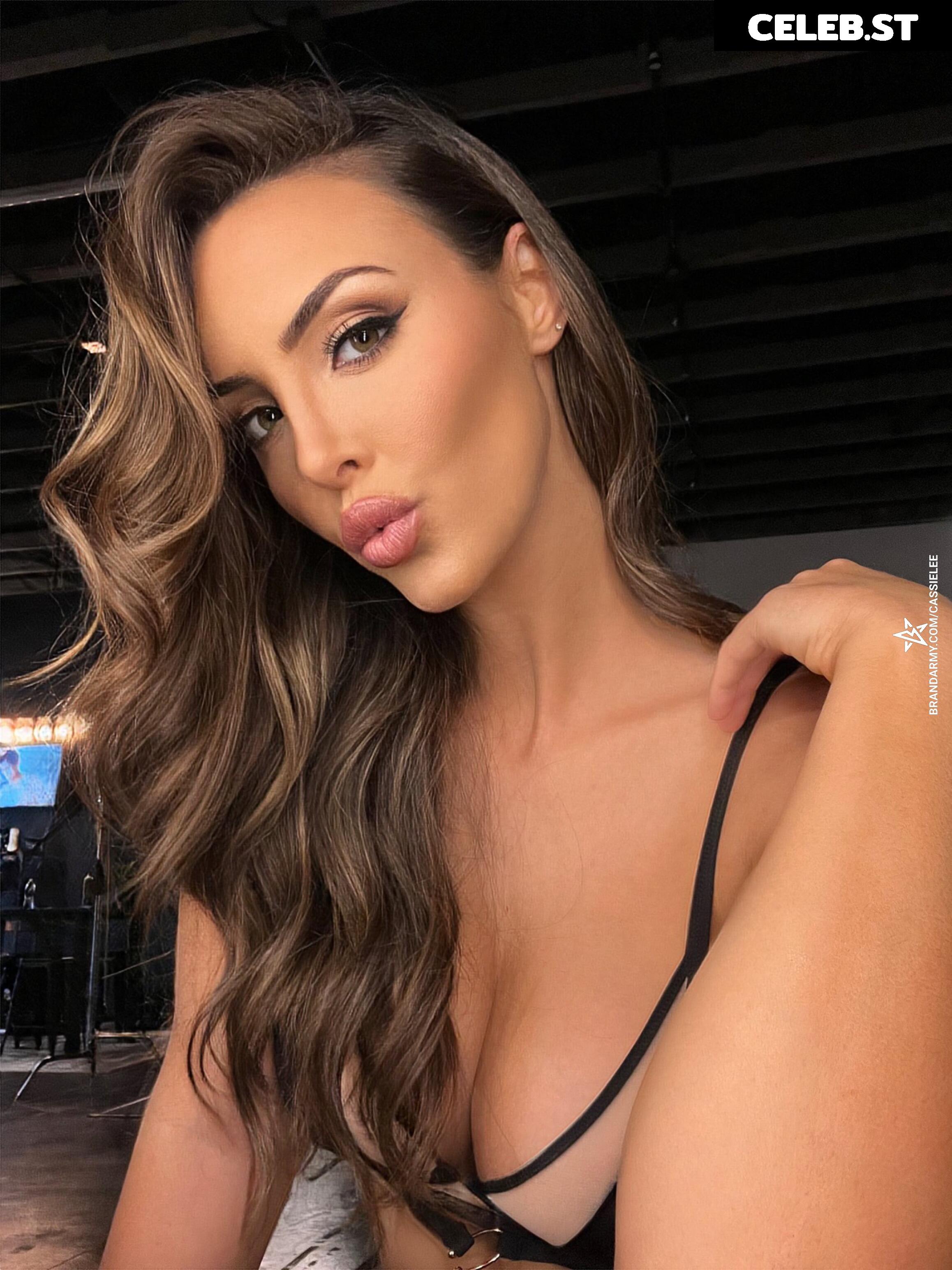 Cassie Lee/Jess McKay (Peyton Royce/Billie Kay) Image 24425733