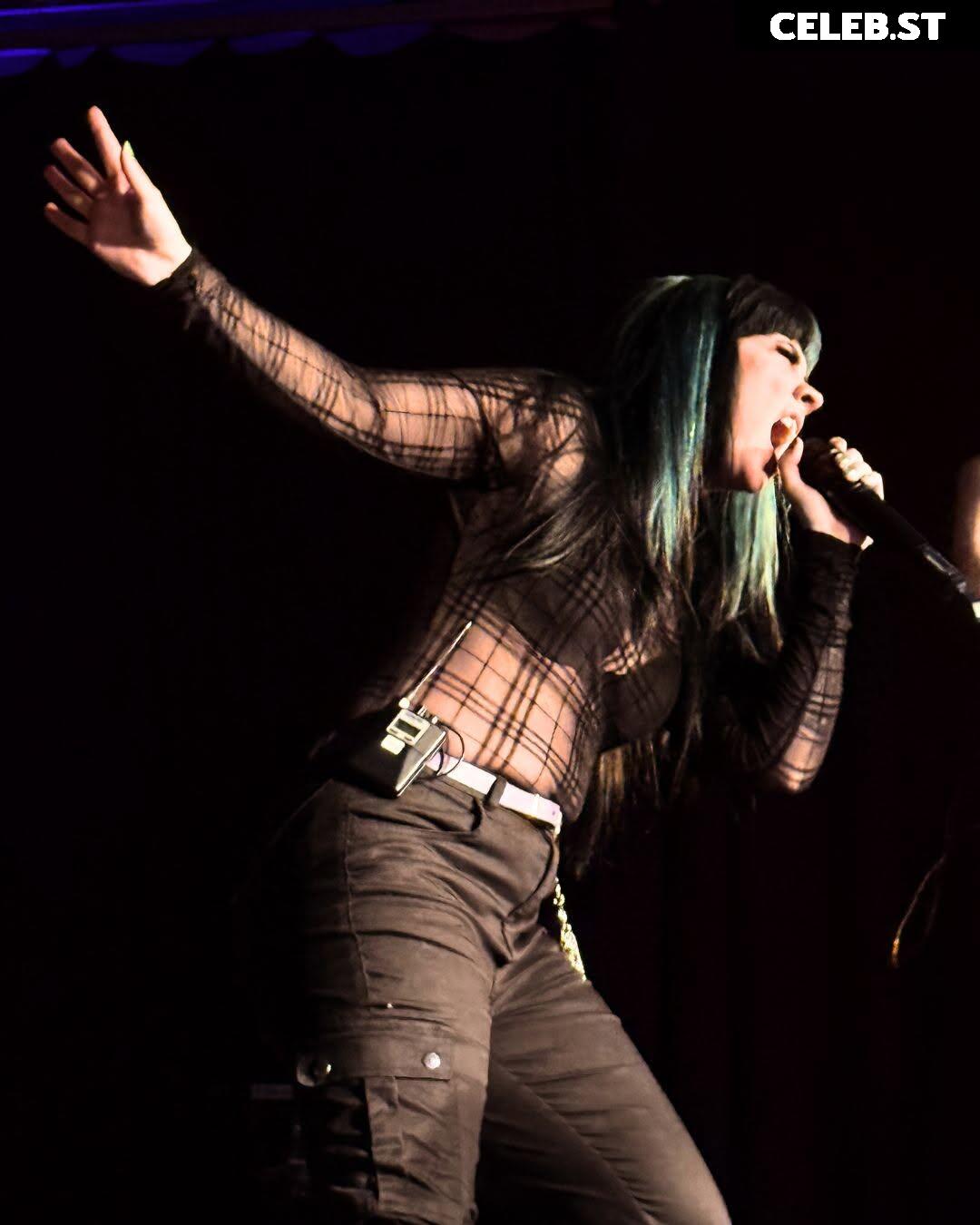 Chloe Drinkwater (Skarlett Riot Singer) Image 24424522