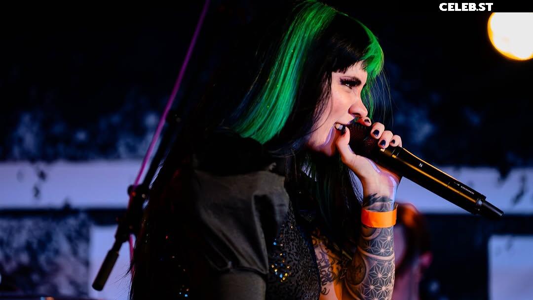 Chloe Drinkwater (Skarlett Riot Singer) Image 24424521