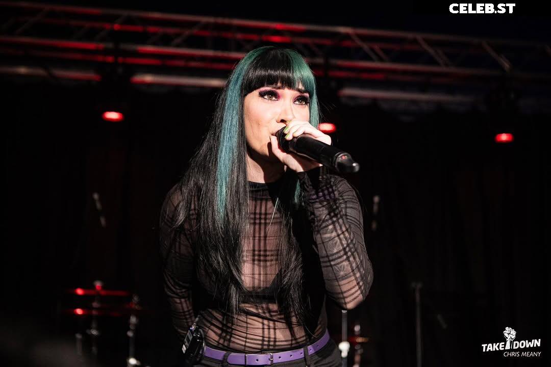 Chloe Drinkwater (Skarlett Riot Singer) Image 24424525