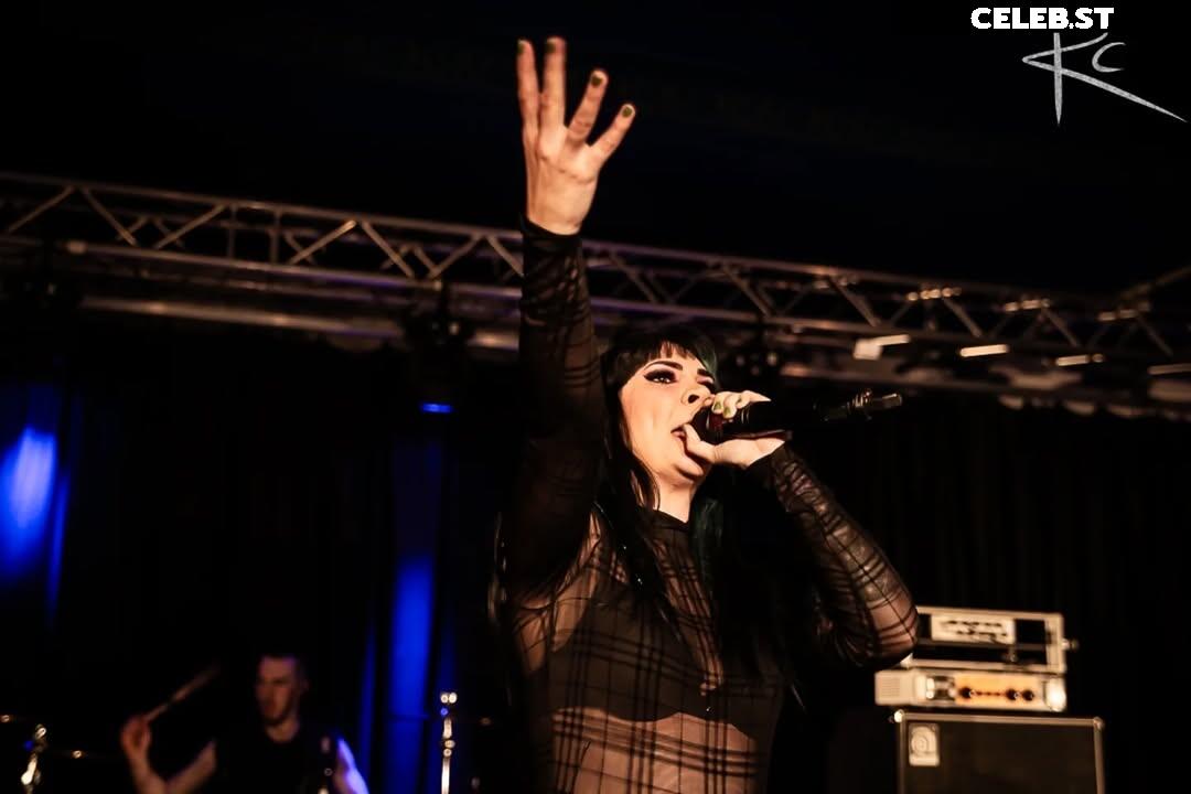 Chloe Drinkwater (Skarlett Riot Singer) Image 24424524