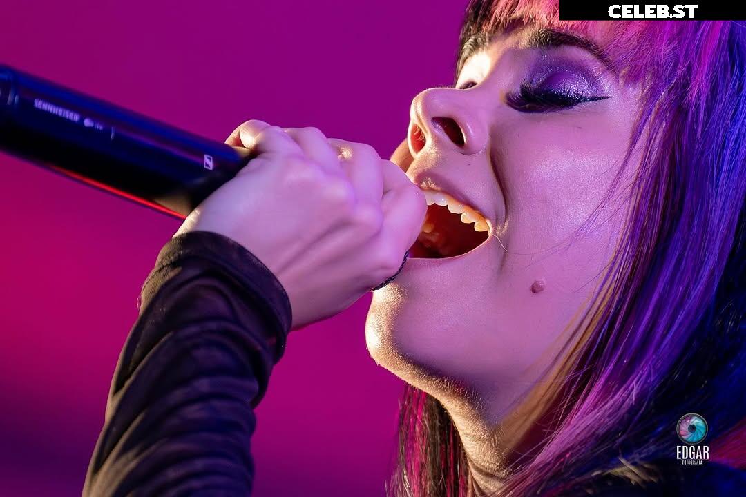 Chloe Drinkwater (Skarlett Riot Singer) Image 24424529
