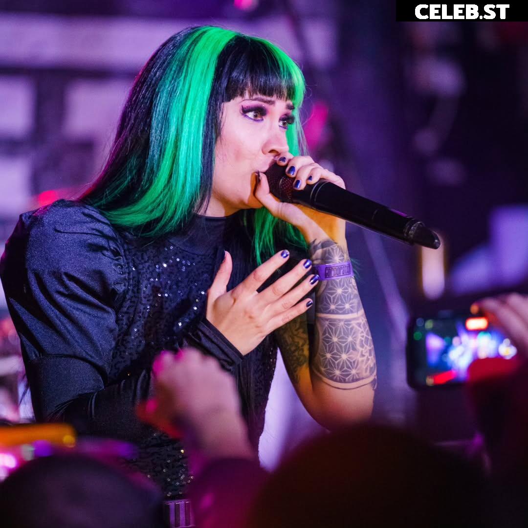 Chloe Drinkwater (Skarlett Riot Singer) Image 24424518