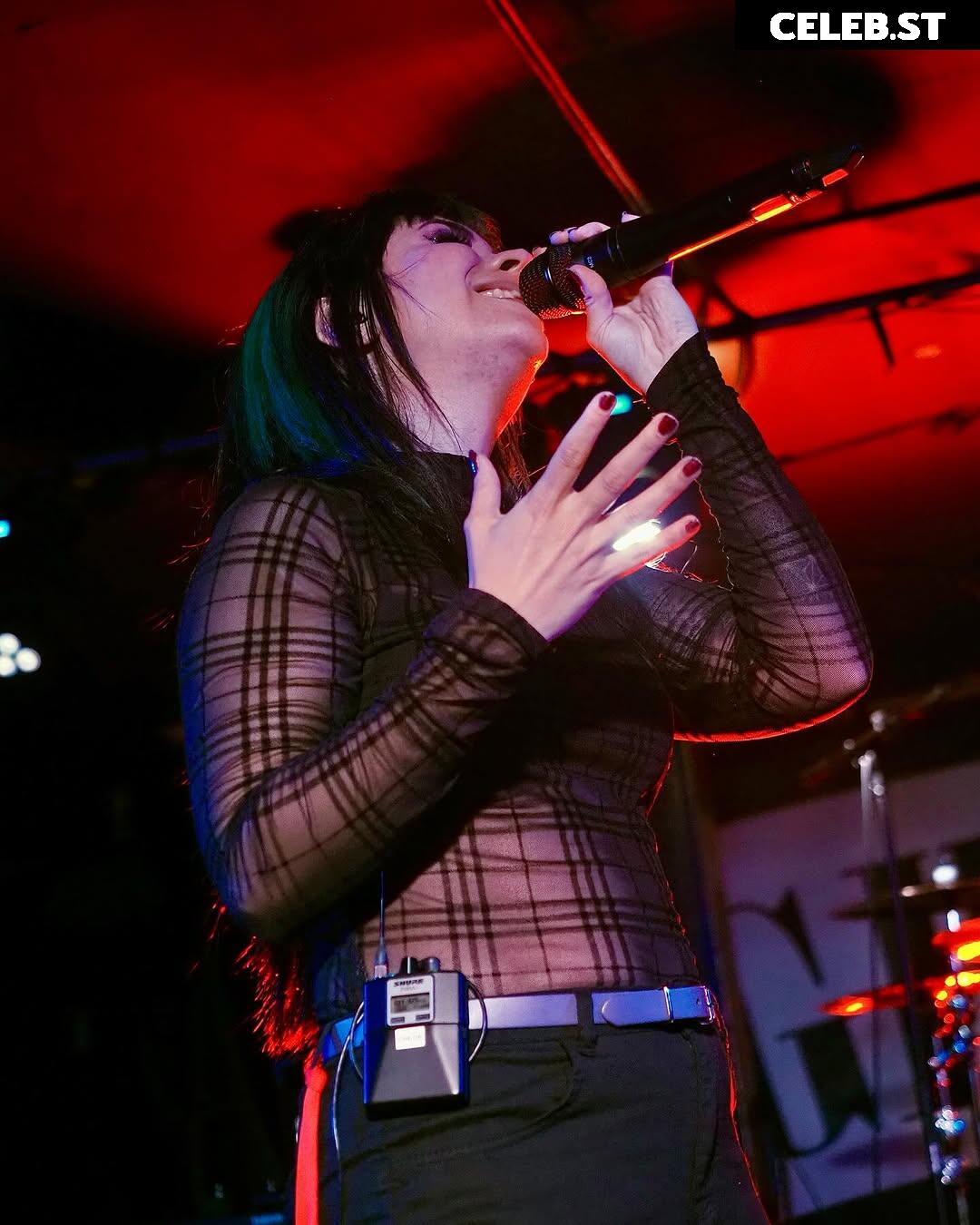Chloe Drinkwater (Skarlett Riot Singer) Image 24424539