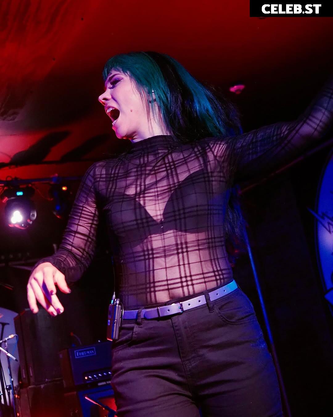 Chloe Drinkwater (Skarlett Riot Singer) Image 24424543