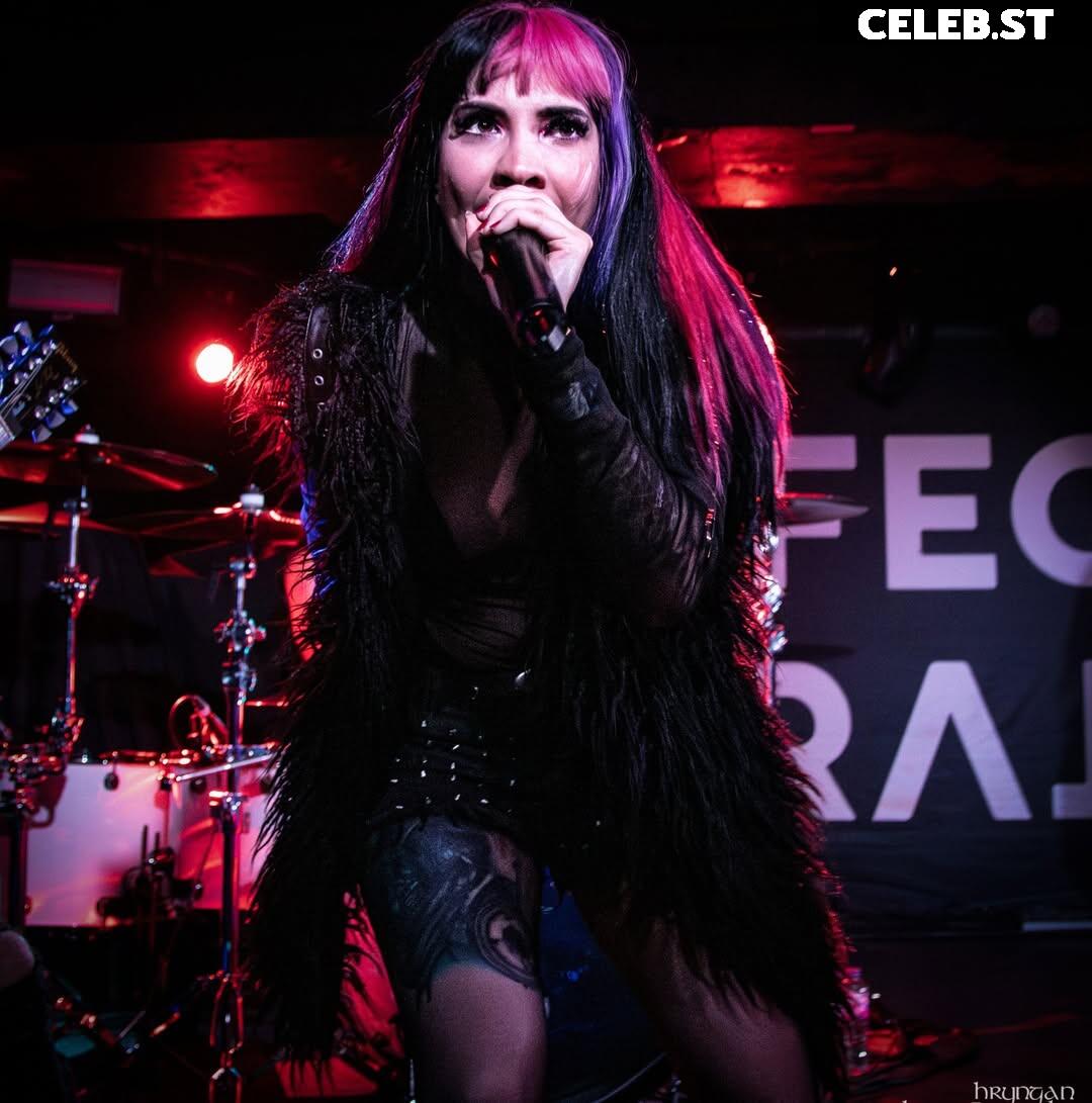 Chloe Drinkwater (Skarlett Riot Singer) Image 24424422