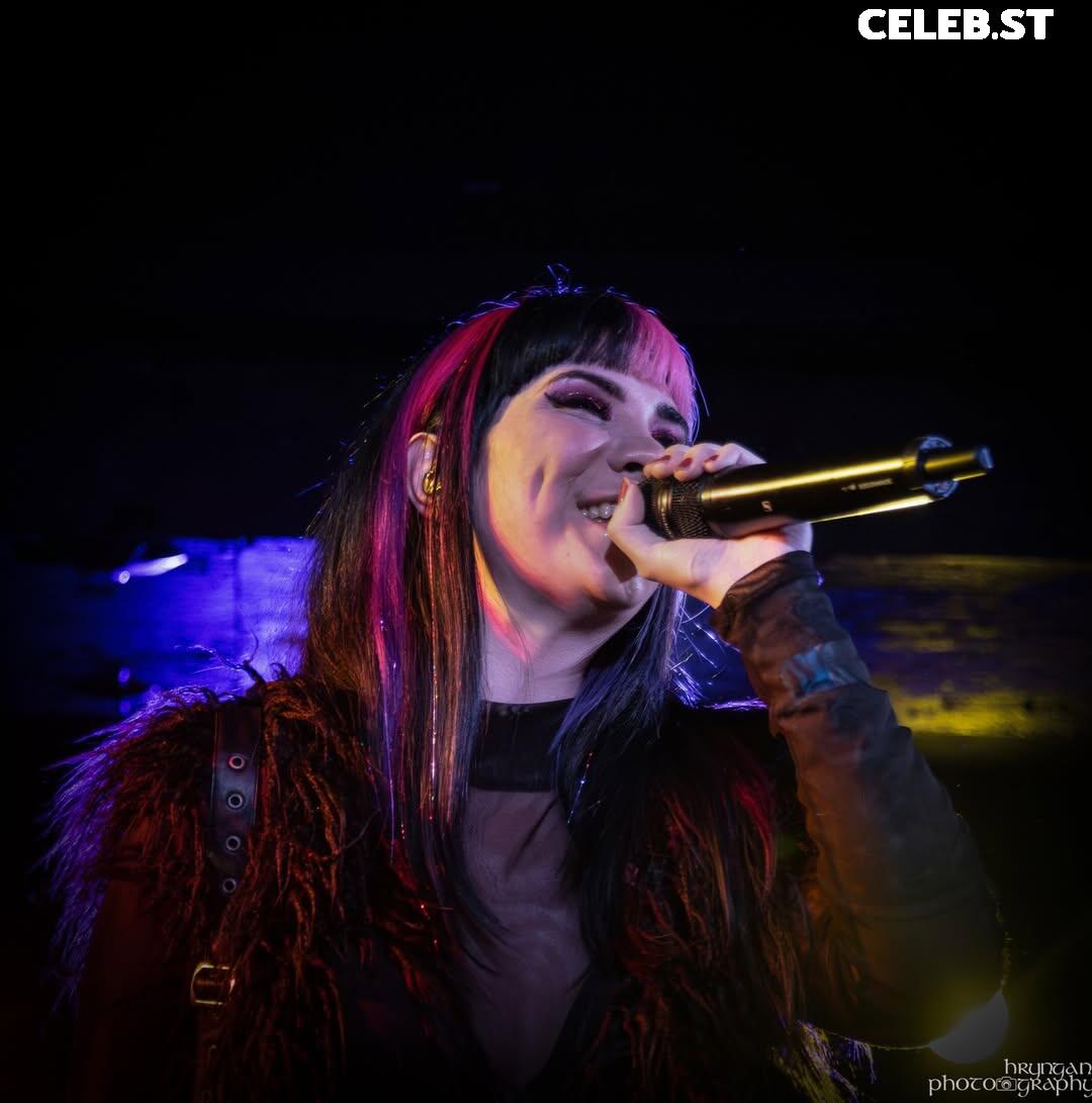 Chloe Drinkwater (Skarlett Riot Singer) Image 24424421