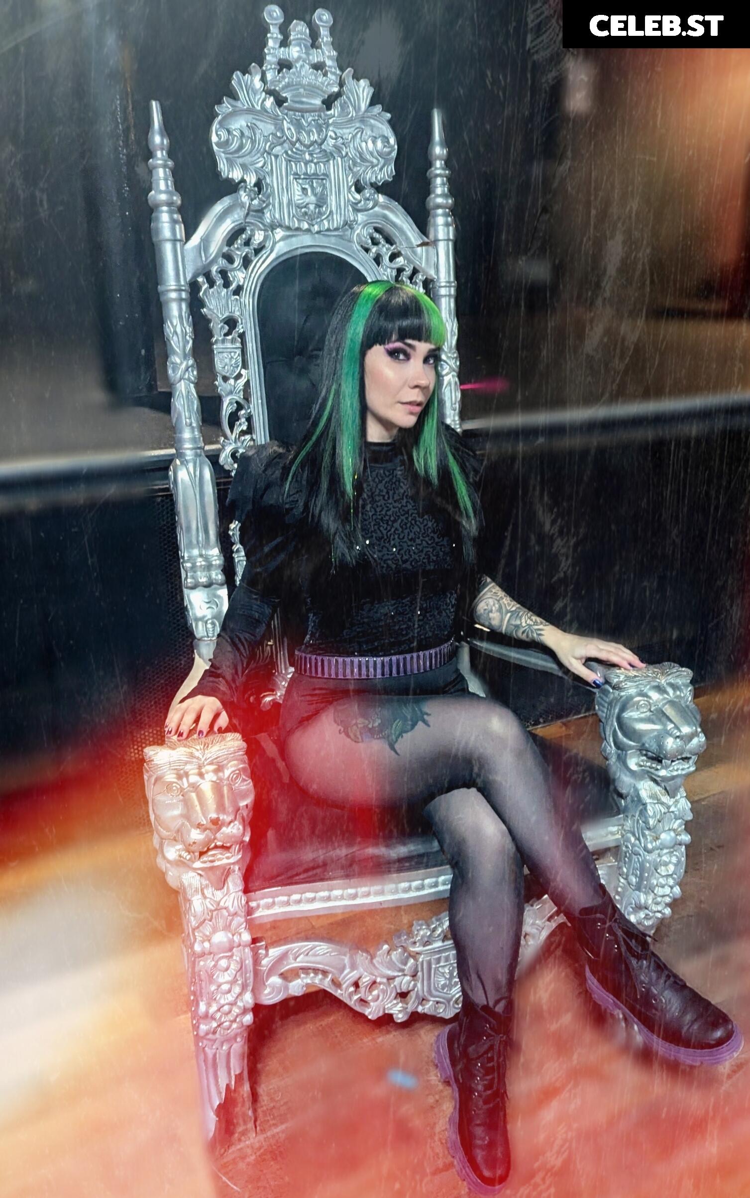 Chloe Drinkwater (Skarlett Riot Singer) Image 24424426