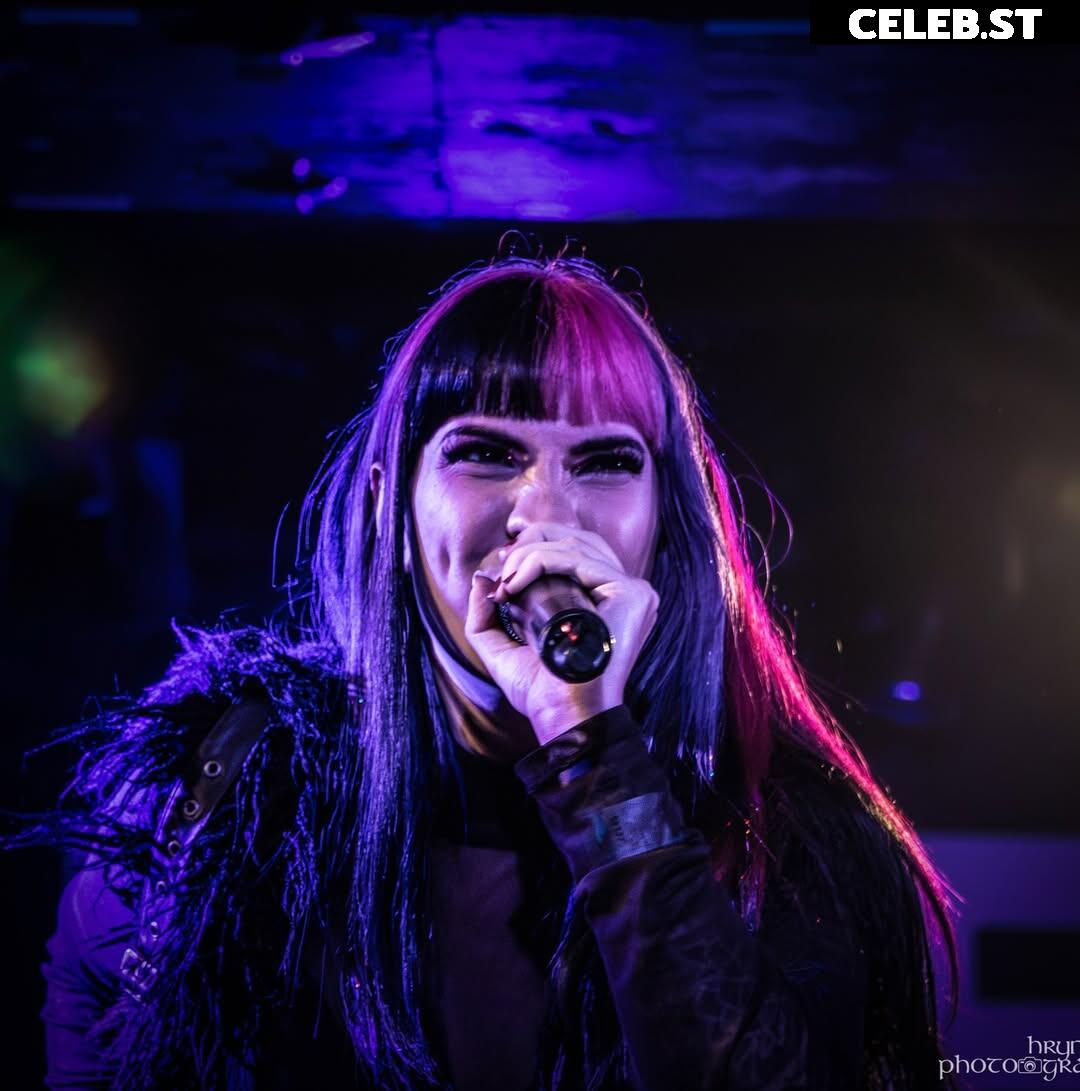 Chloe Drinkwater (Skarlett Riot Singer) Image 24424424