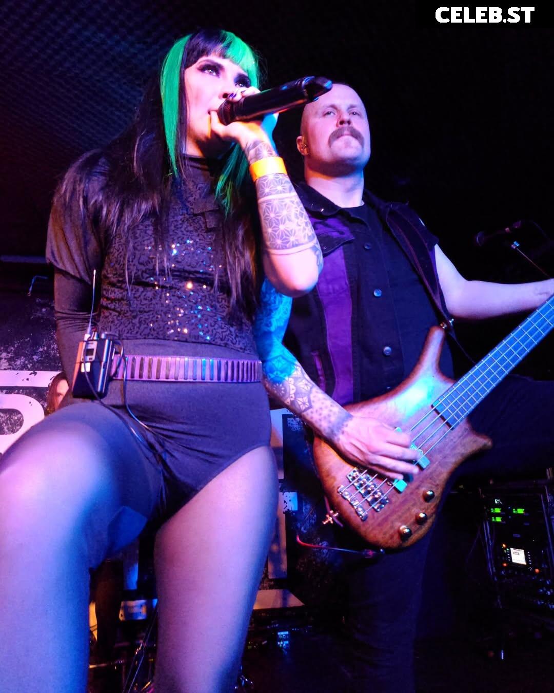 Chloe Drinkwater (Skarlett Riot Singer) Image 24424410