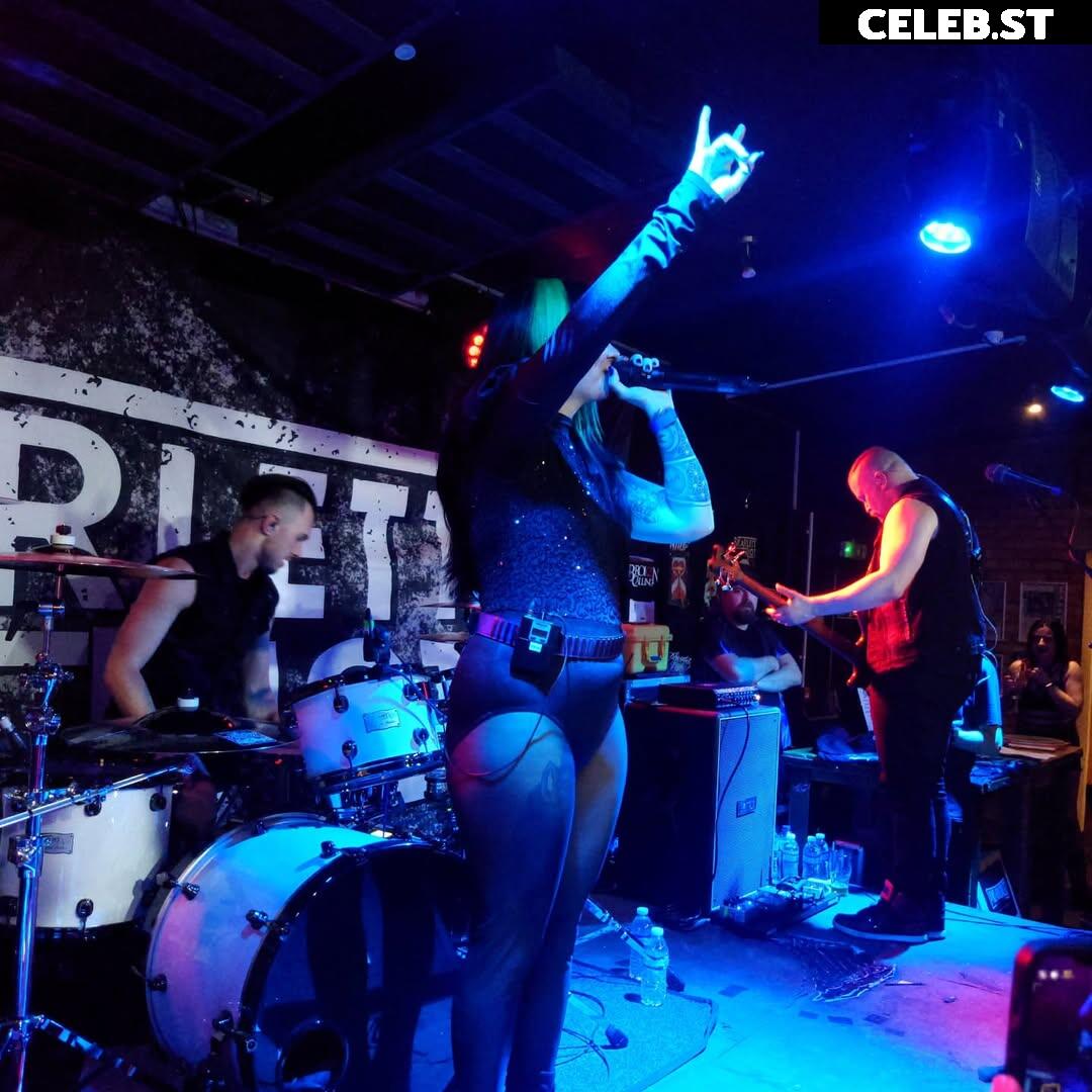 Chloe Drinkwater (Skarlett Riot Singer) Image 24424419