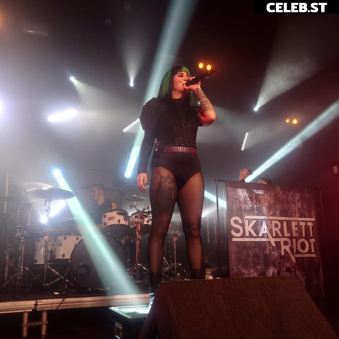 Chloe Drinkwater (Skarlett Riot Singer) Image 24424402