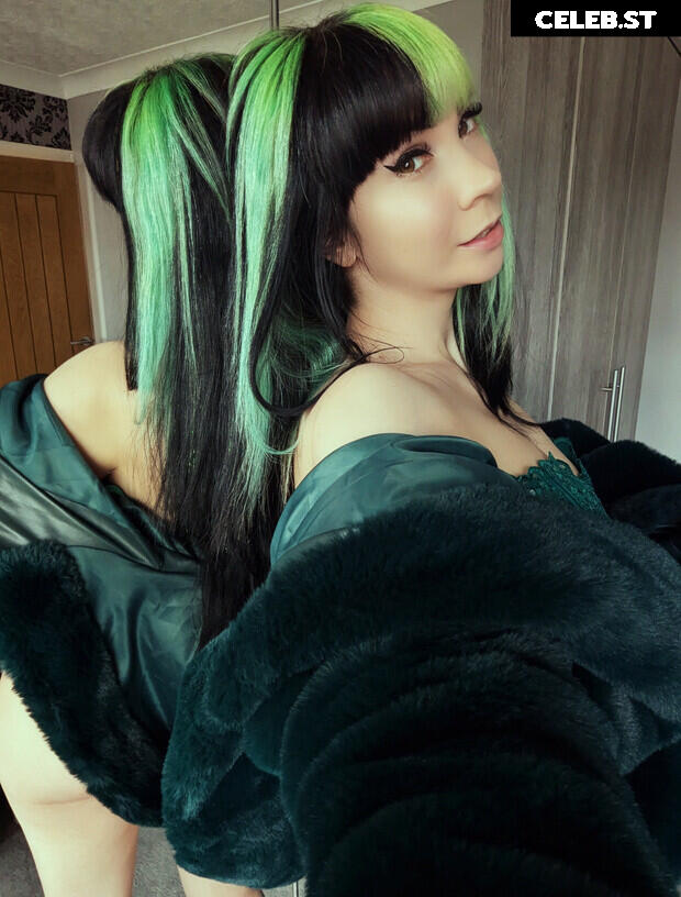 Chloe Drinkwater (Skarlett Riot Singer) Image 24424461