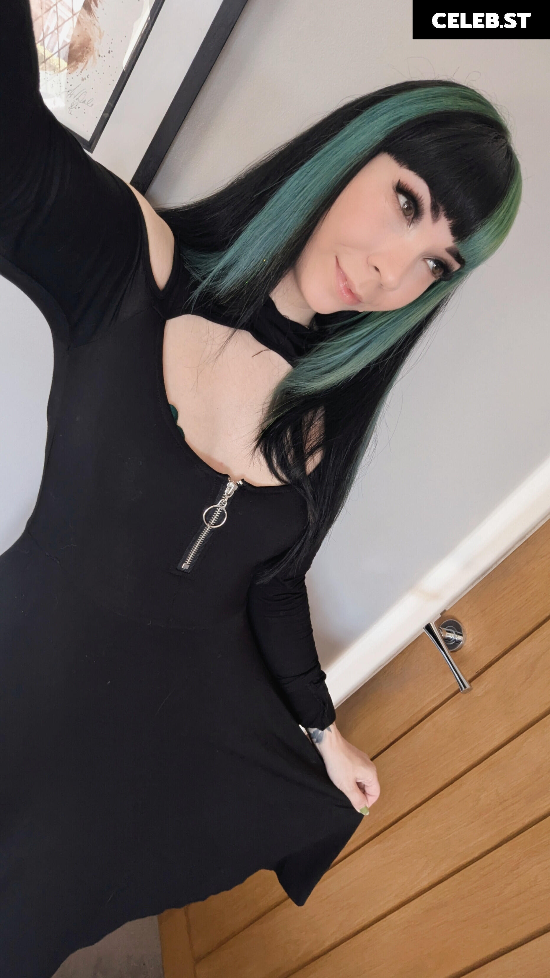 Chloe Drinkwater (Skarlett Riot Singer) Image 24424473