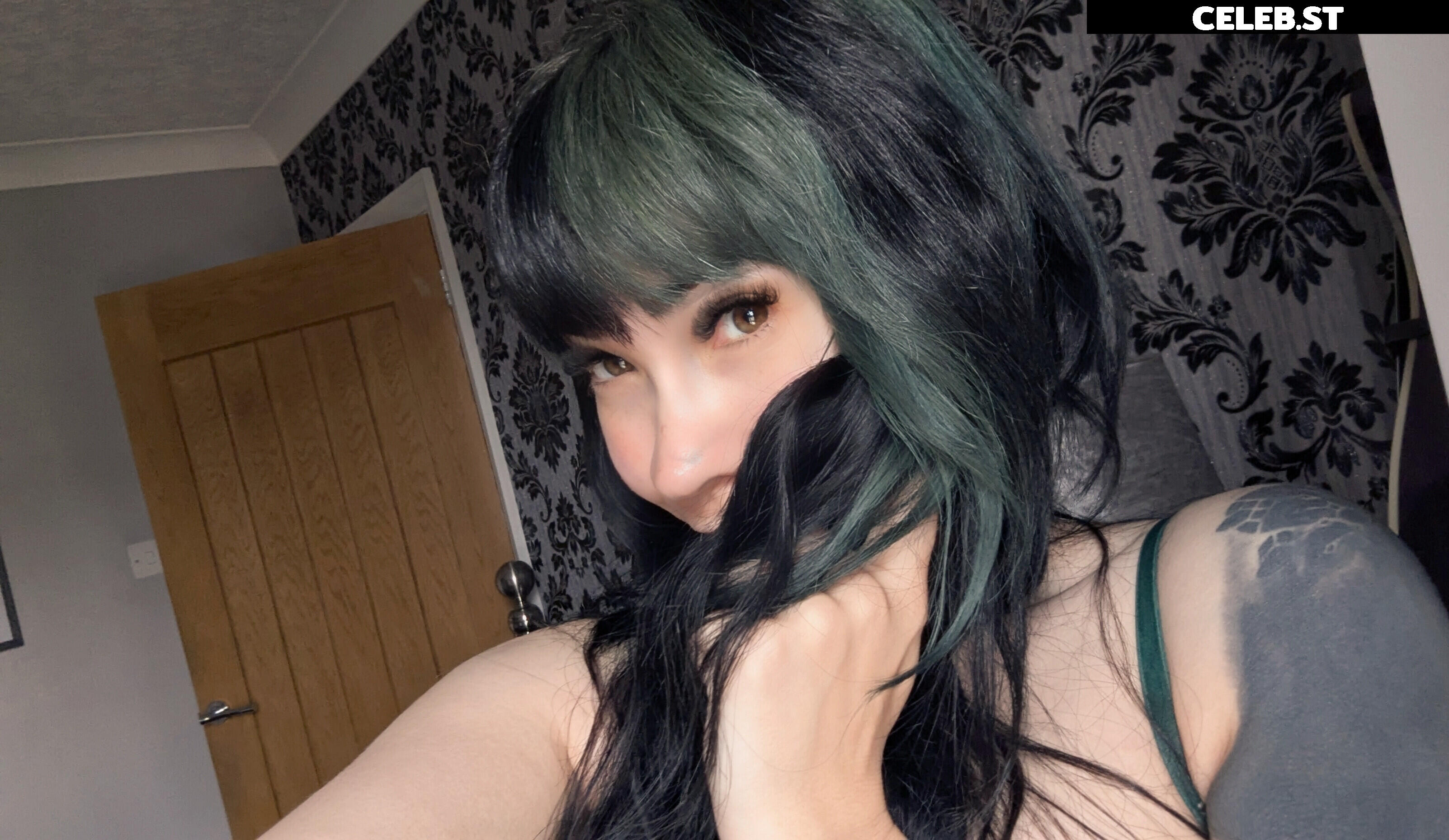 Chloe Drinkwater (Skarlett Riot Singer) Image 24424616