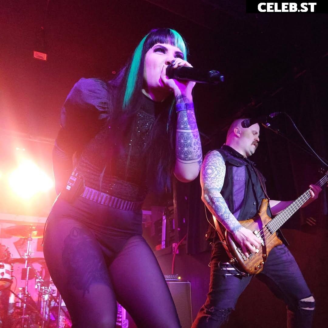 Chloe Drinkwater (Skarlett Riot Singer) Image 24424392