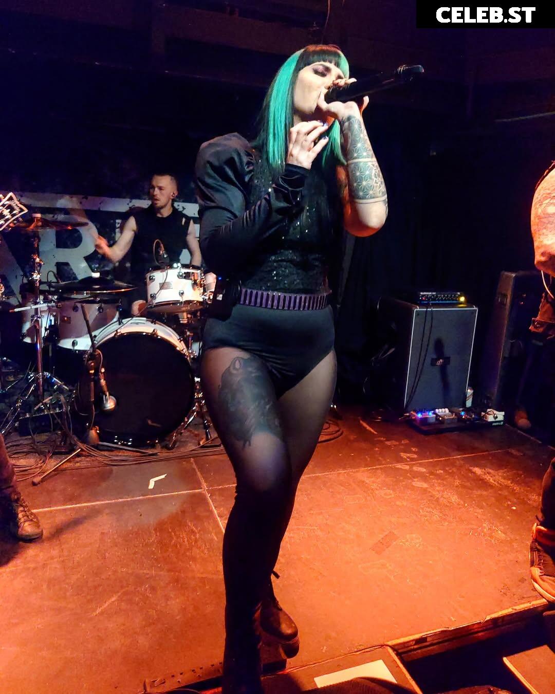 Chloe Drinkwater (Skarlett Riot Singer) Image 24424380