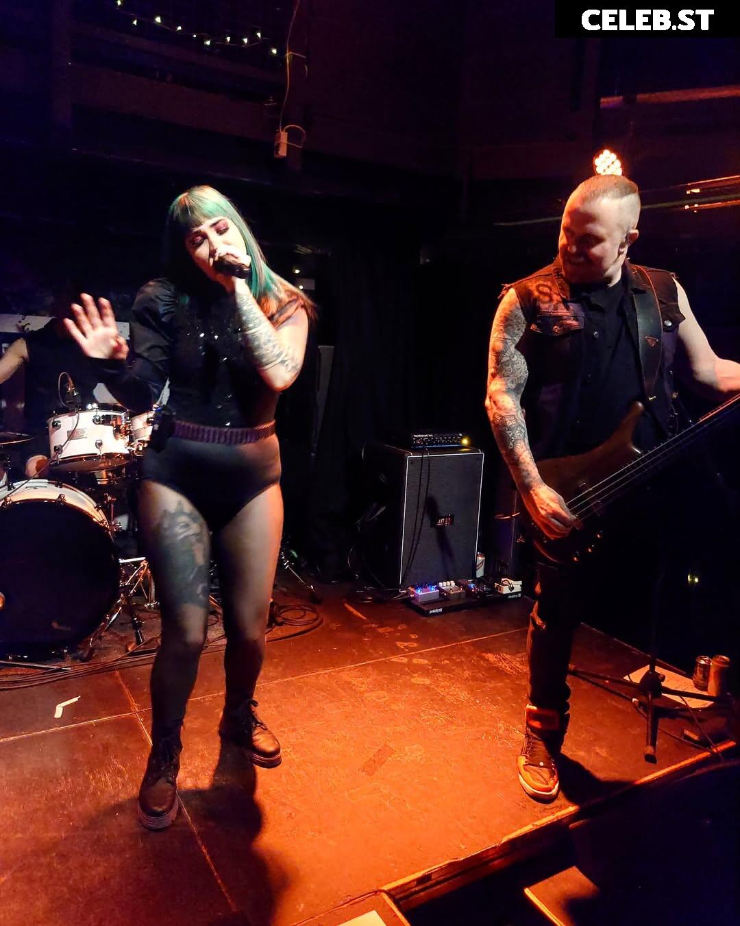 Chloe Drinkwater (Skarlett Riot Singer) Image 24424384