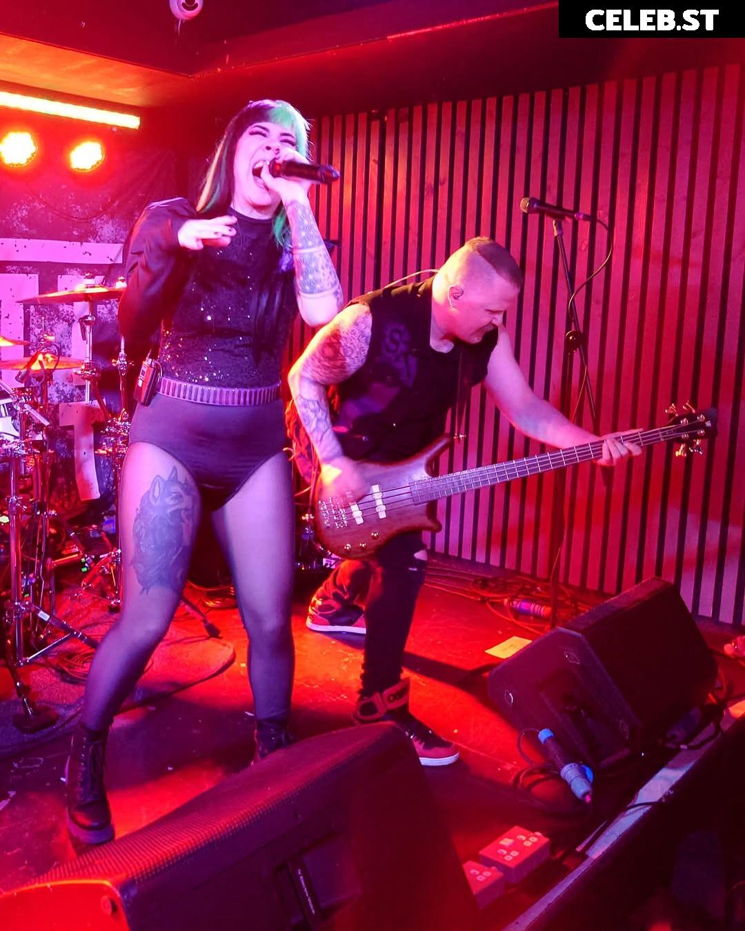 Chloe Drinkwater (Skarlett Riot Singer) Image 24424373