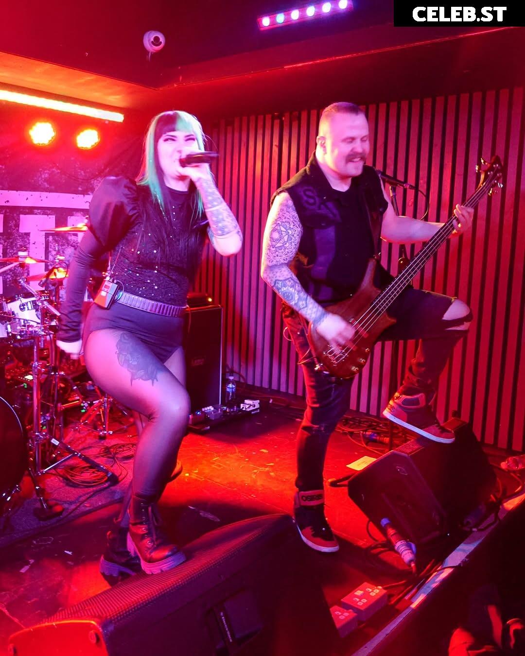 Chloe Drinkwater (Skarlett Riot Singer) Image 24424375