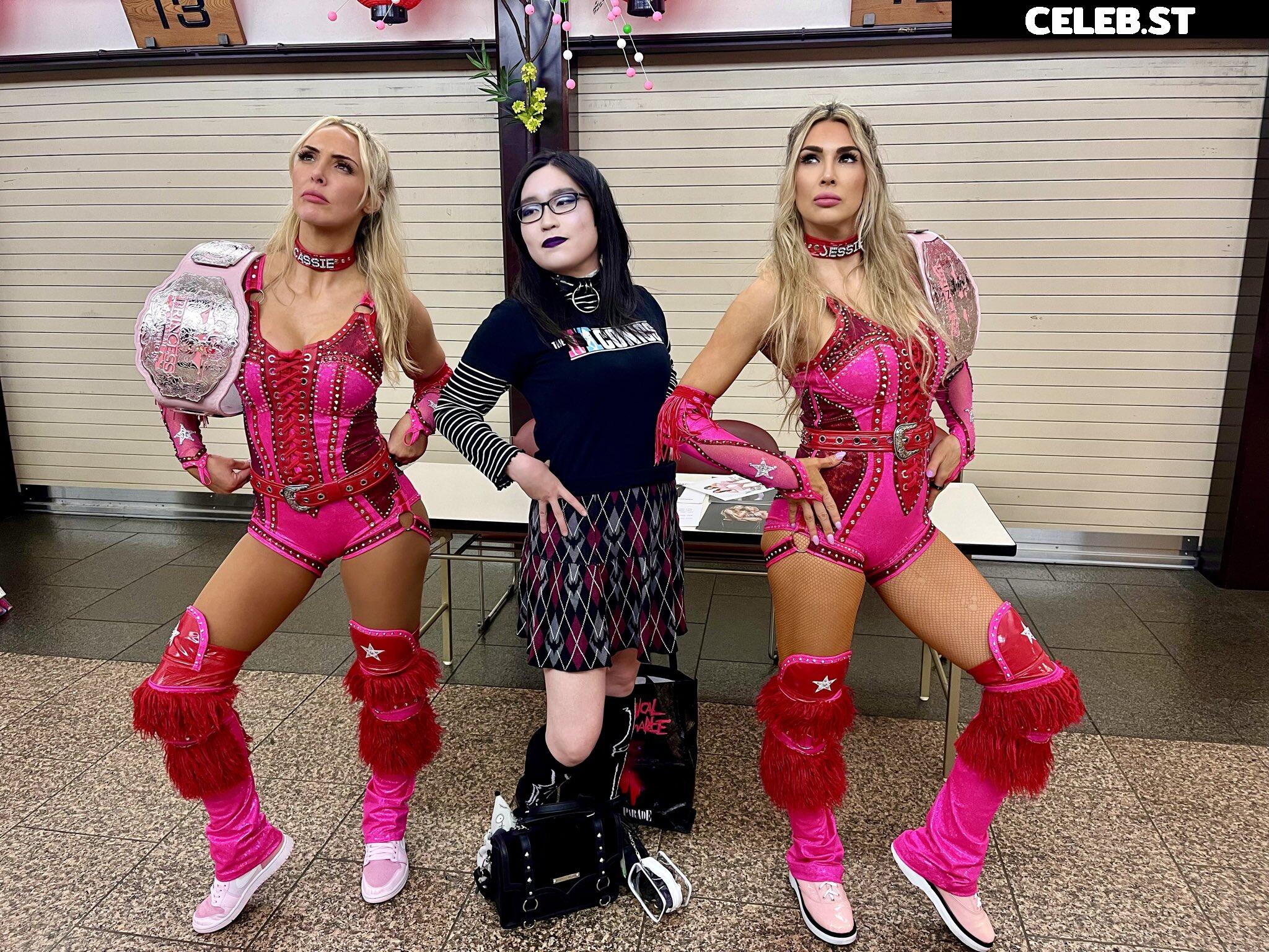 Cassie Lee/Jess McKay (Peyton Royce/Billie Kay) Image 24427180