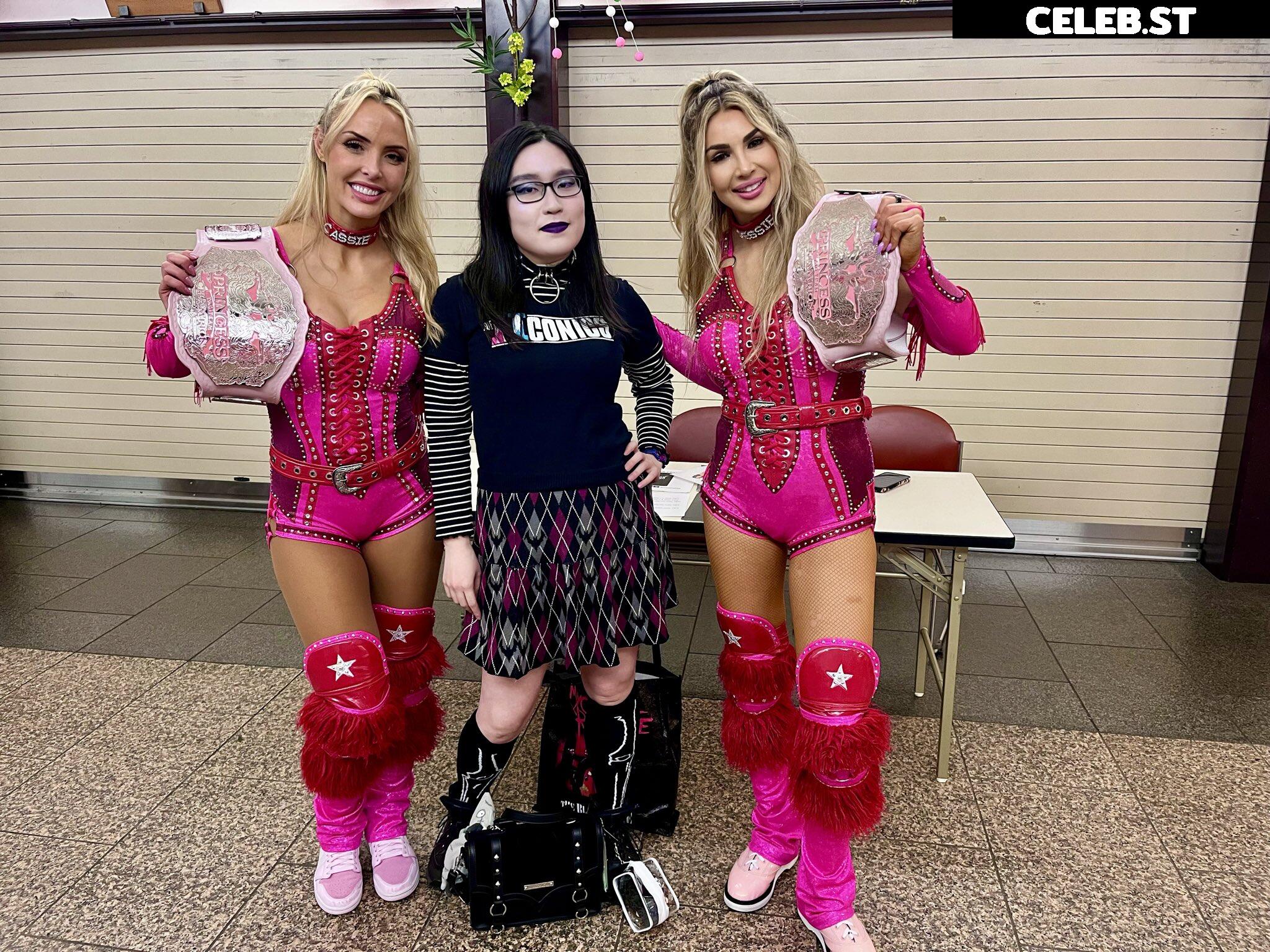 Cassie Lee/Jess McKay (Peyton Royce/Billie Kay) Image 24427188