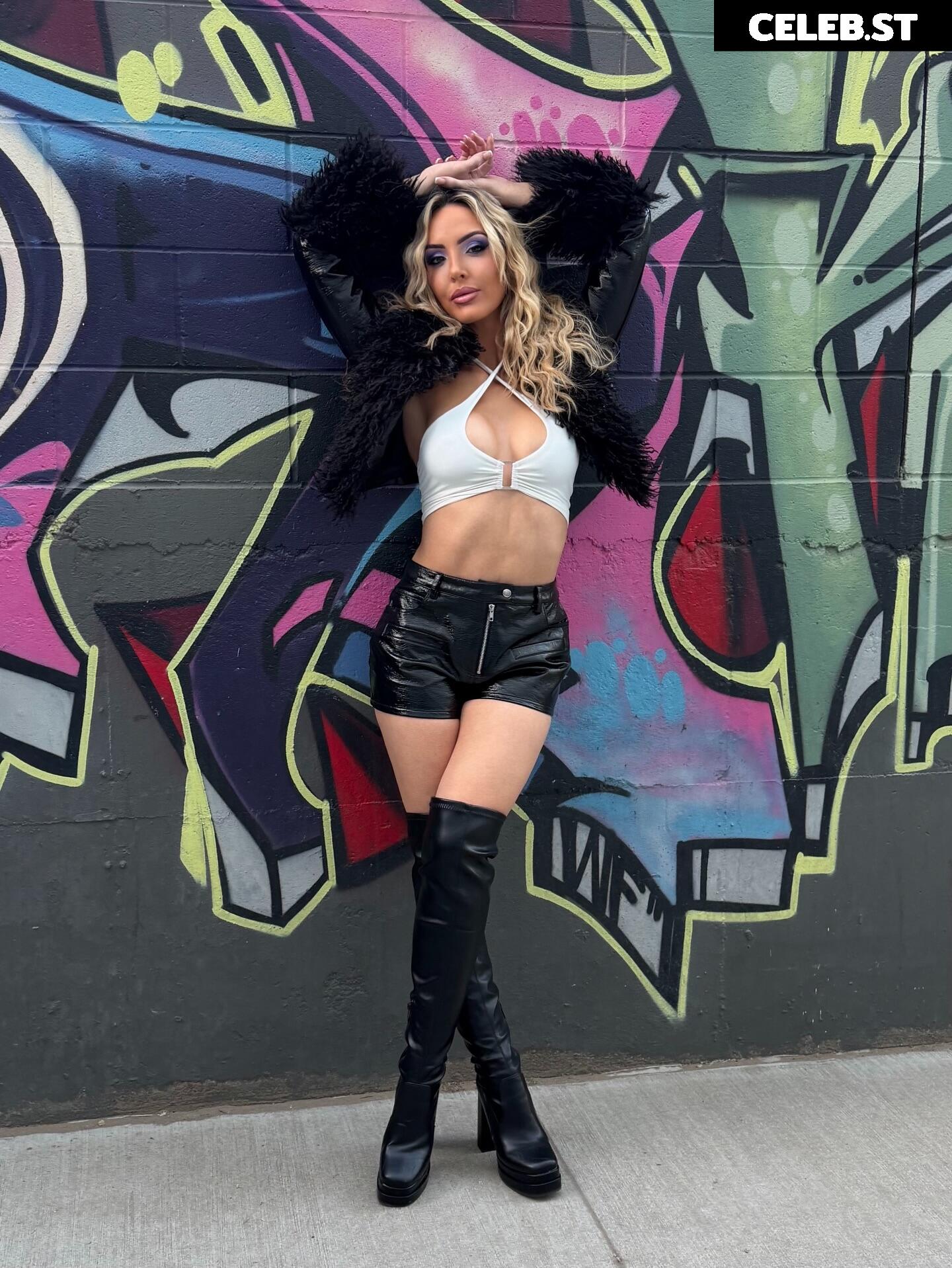 Cassie Lee/Jess McKay (Peyton Royce/Billie Kay) Image 24427159