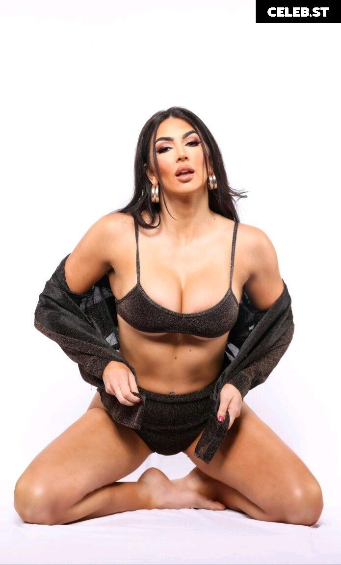Cassie Lee/Jess McKay (Peyton Royce/Billie Kay) Image 24427201