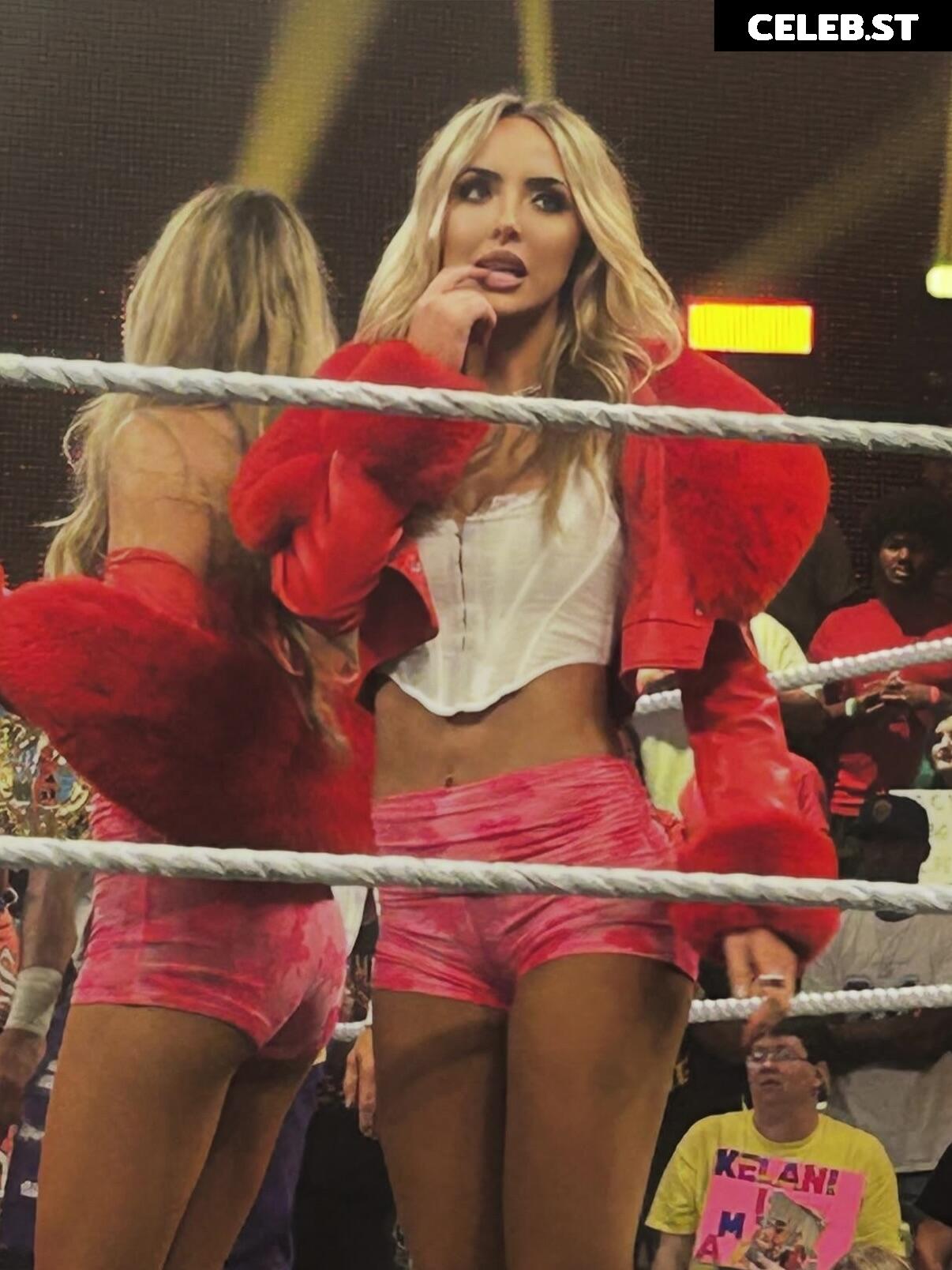 Cassie Lee/Jess McKay (Peyton Royce/Billie Kay) Image 24426967