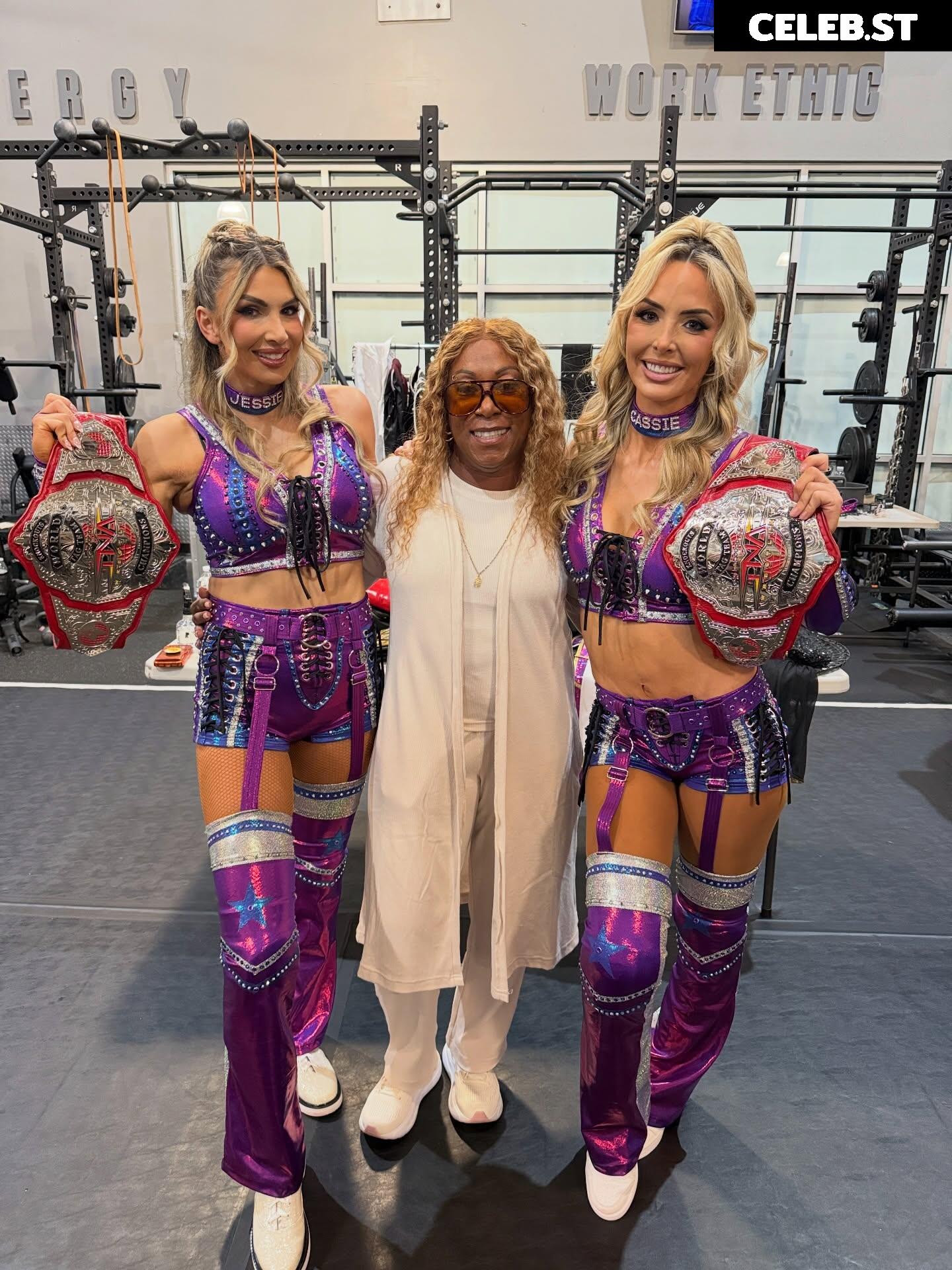 Cassie Lee/Jess McKay (Peyton Royce/Billie Kay) Image 24426966