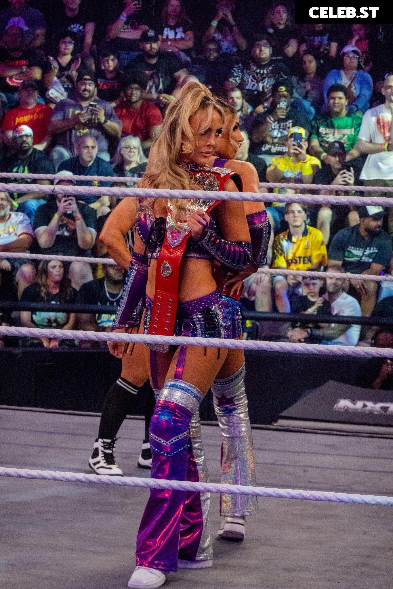 Cassie Lee/Jess McKay (Peyton Royce/Billie Kay) Image 24426813