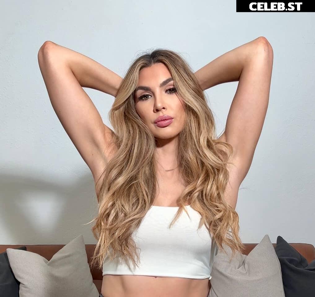 Cassie Lee/Jess McKay (Peyton Royce/Billie Kay) Image 24426810