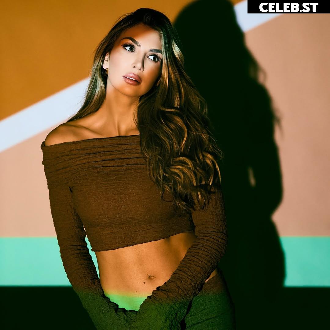 Cassie Lee/Jess McKay (Peyton Royce/Billie Kay) Image 24426505