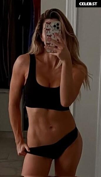 Cassie Lee/Jess McKay (Peyton Royce/Billie Kay) Image 24426730