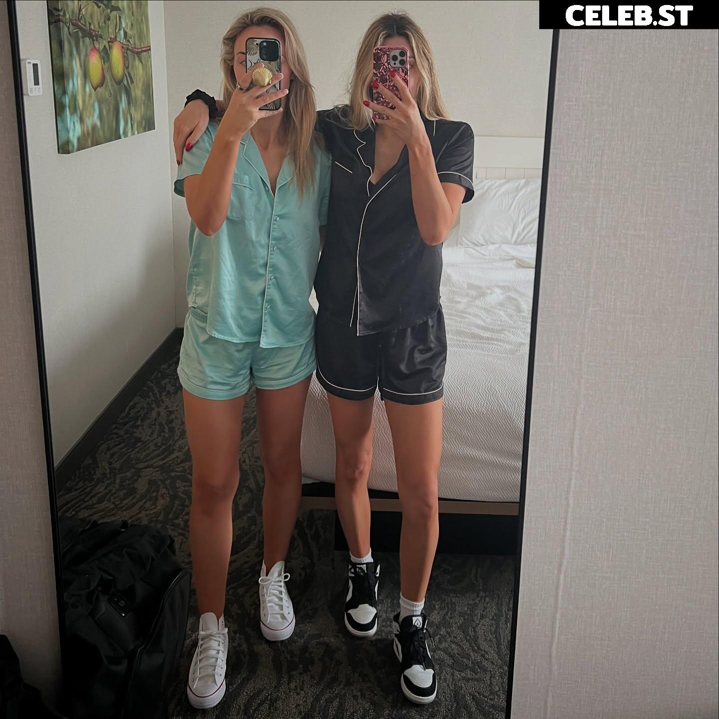 Cassie Lee/Jess McKay (Peyton Royce/Billie Kay) Image 24426734