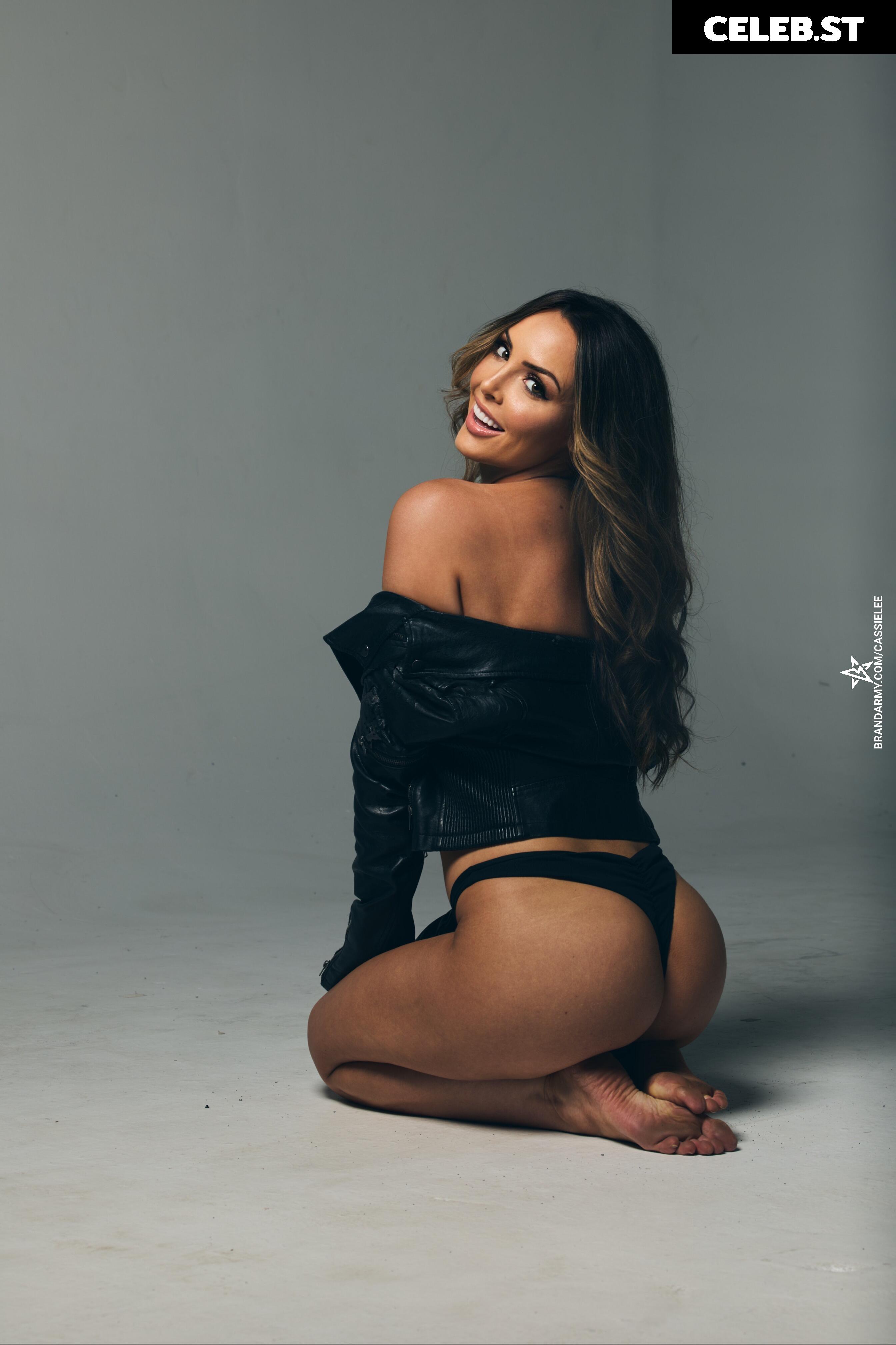 Cassie Lee/Jess McKay (Peyton Royce/Billie Kay) Image 24426088