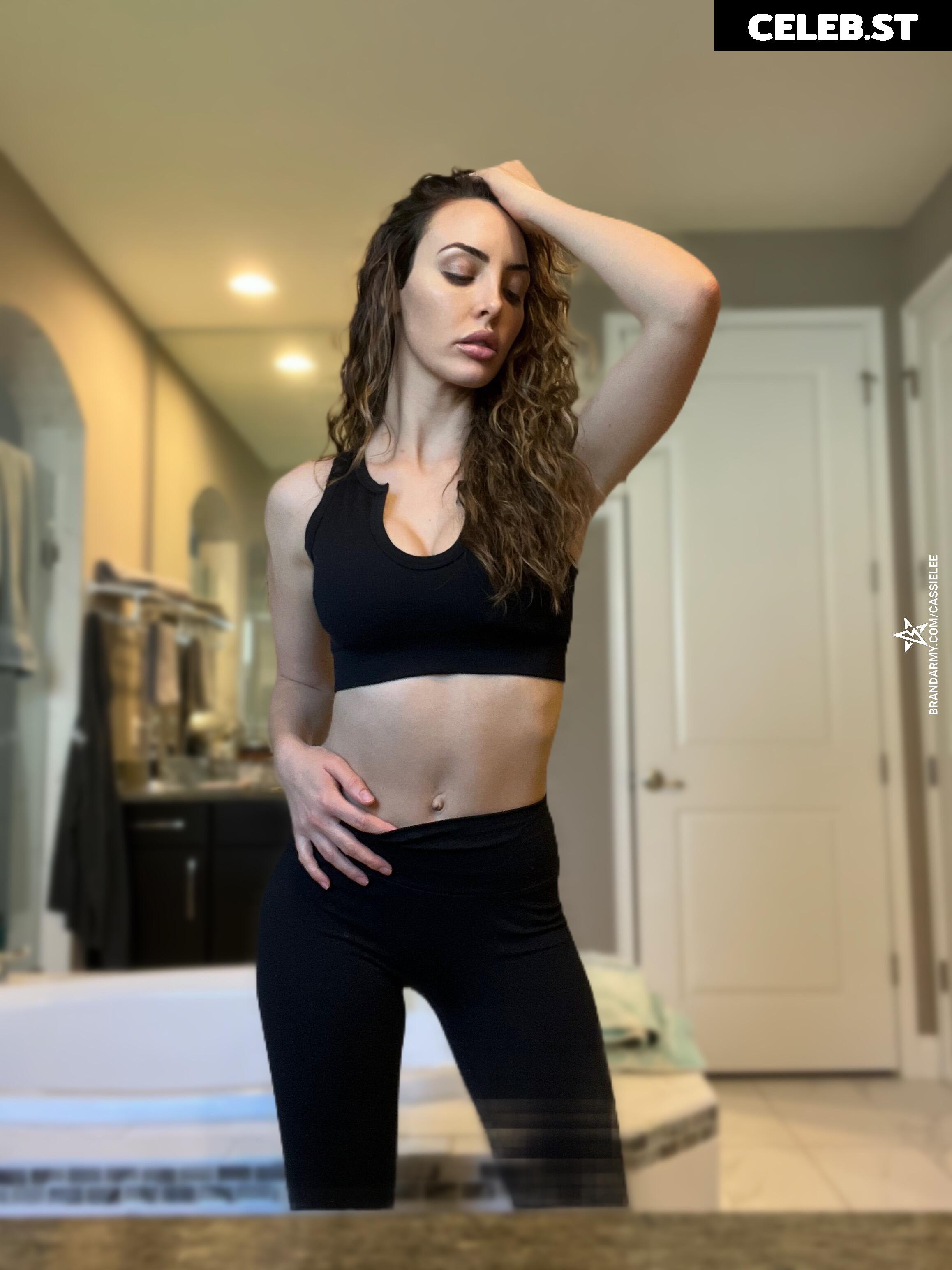 Cassie Lee/Jess McKay (Peyton Royce/Billie Kay) Image 24426056